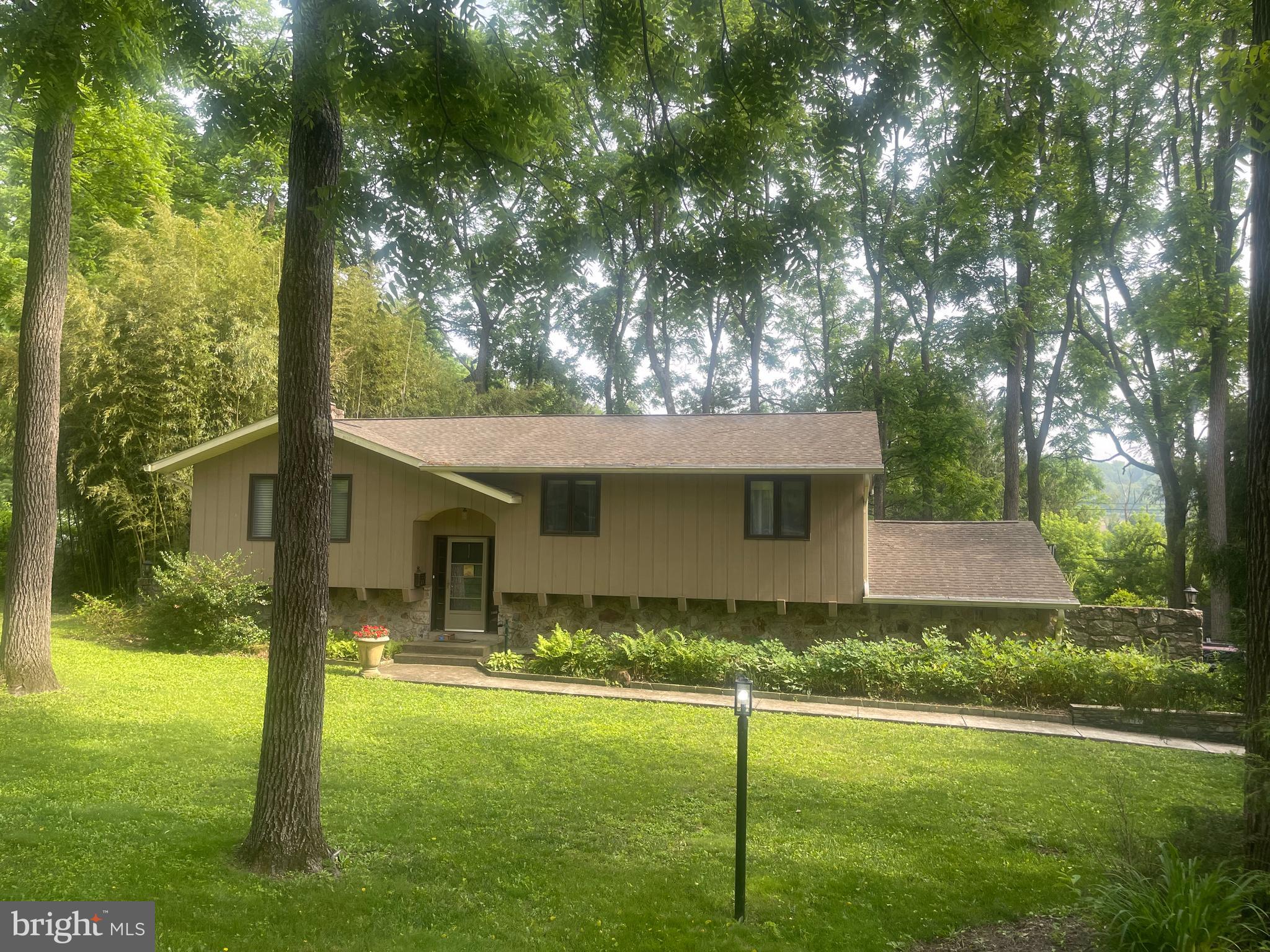 1592 GABLE DRIVE