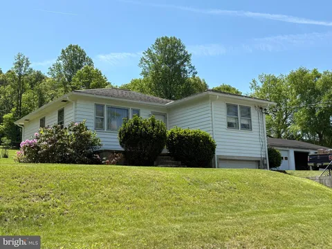 49 Yorkshire Road, Mohnton, PA MLS: PABK2057242