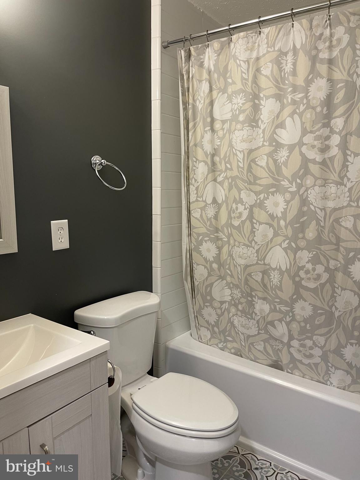 CARROLLTON MANOR - Residential Lease