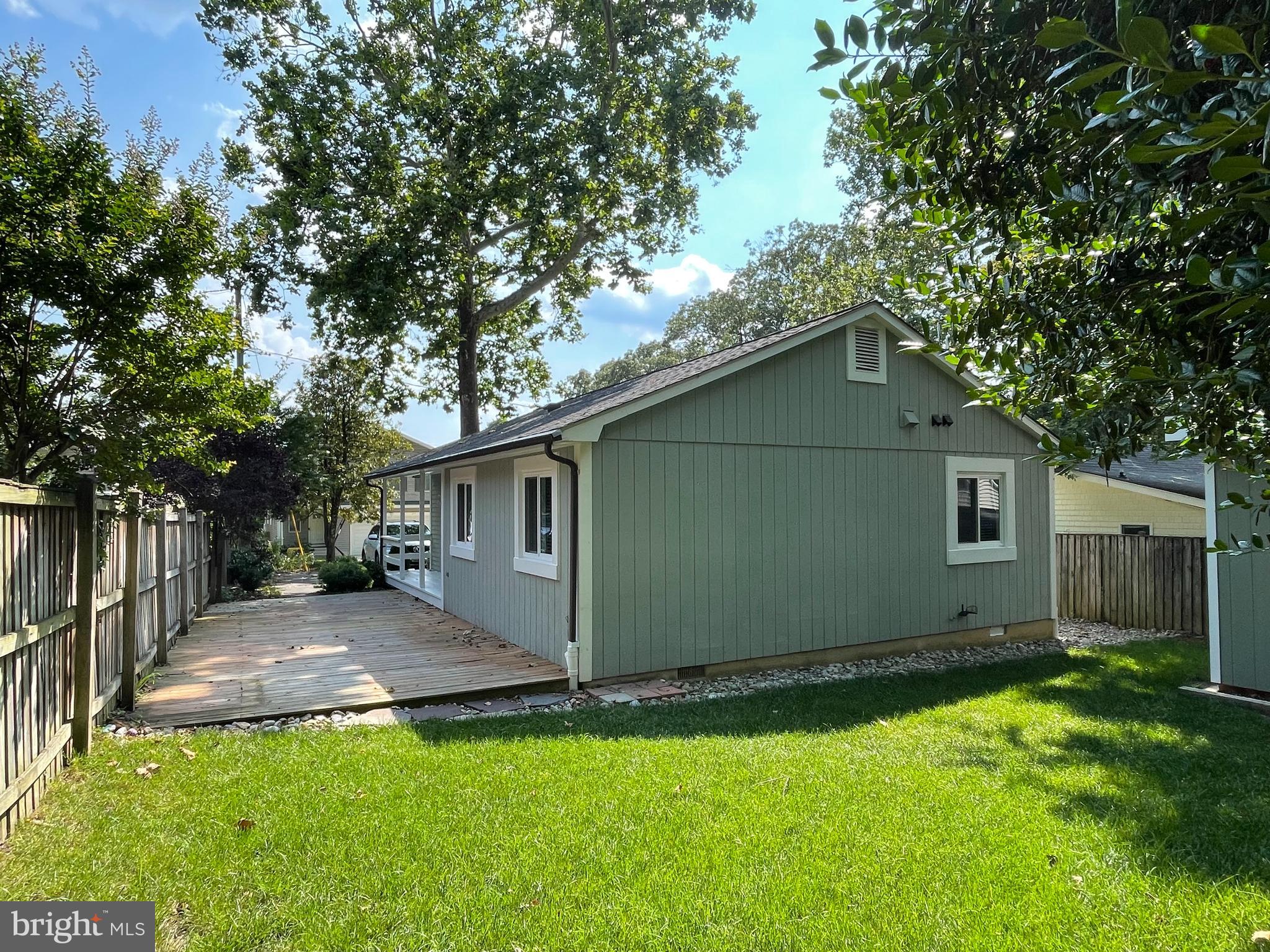 CARROLLTON MANOR - Residential Lease