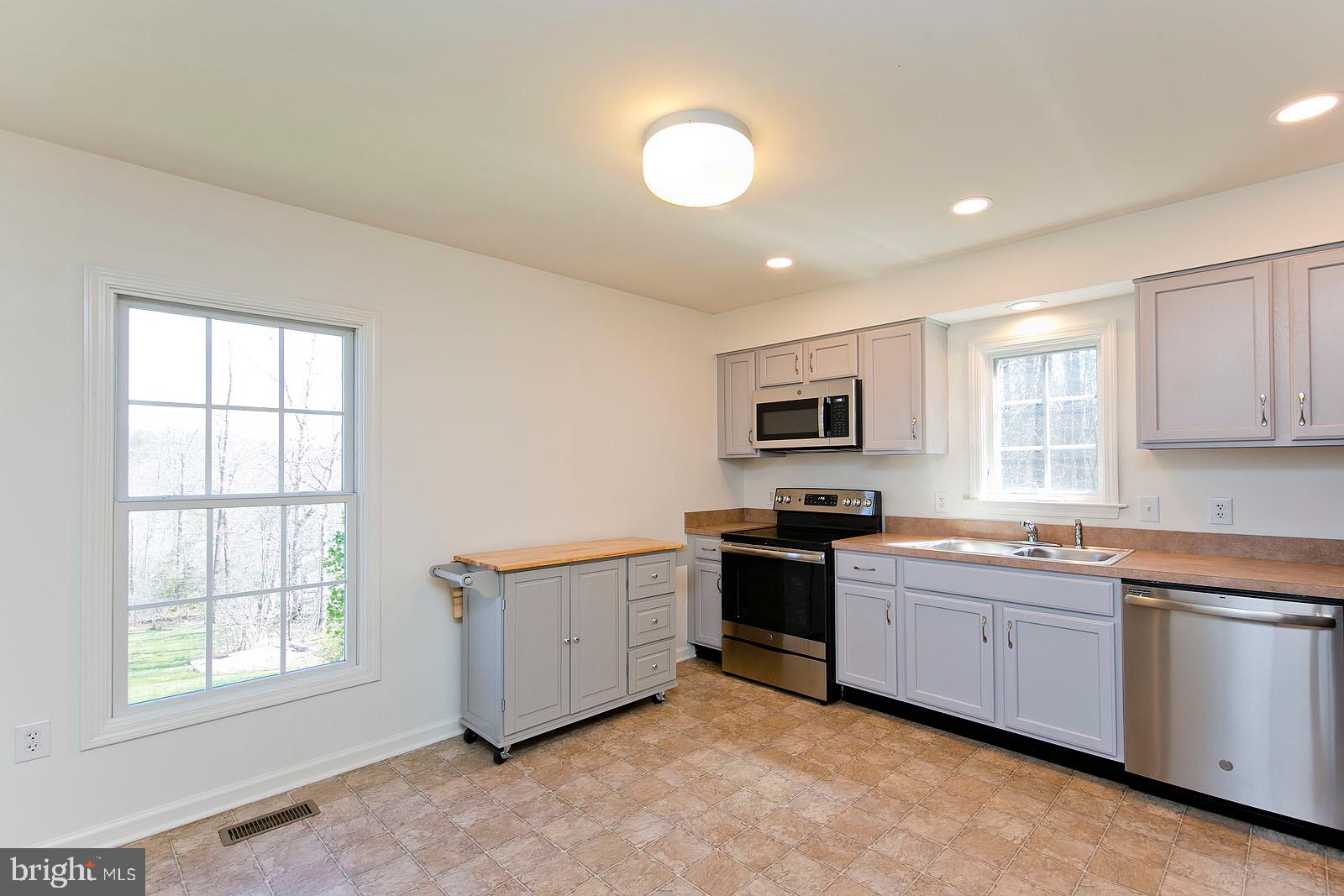 MOUNT VISTA EST - Residential