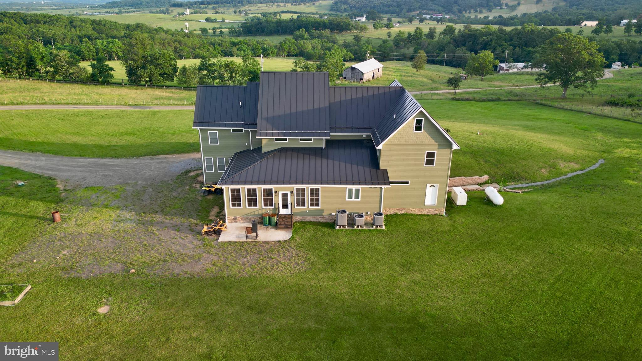 1924 WINDING LANE