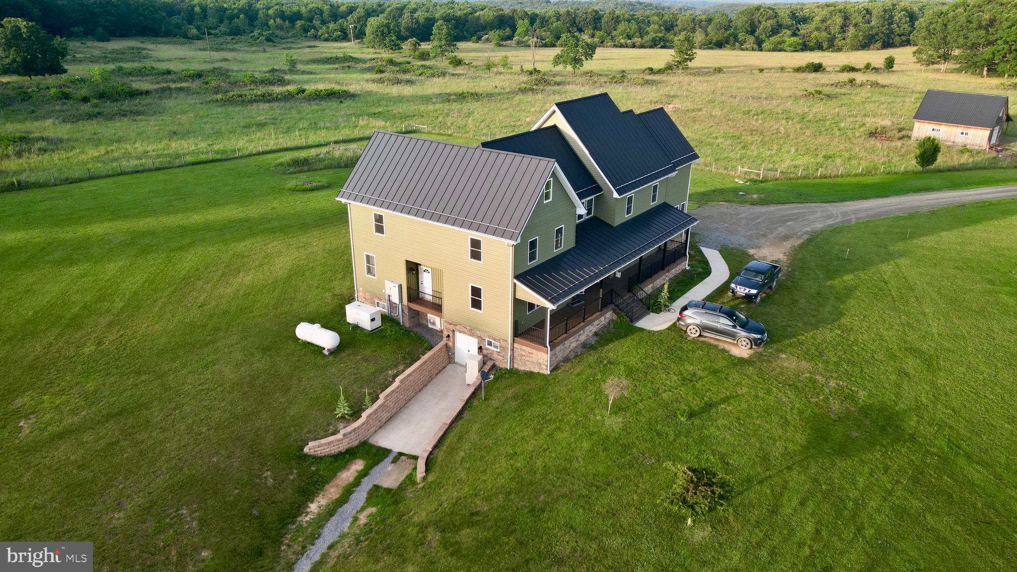 1924 WINDING LANE