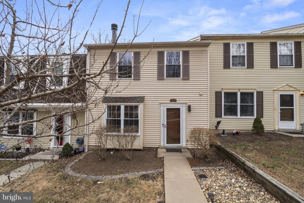 Photo of 18656 Winding Creek Place, GERMANTOWN, MD 20874 (MLS # MDMC2212166)