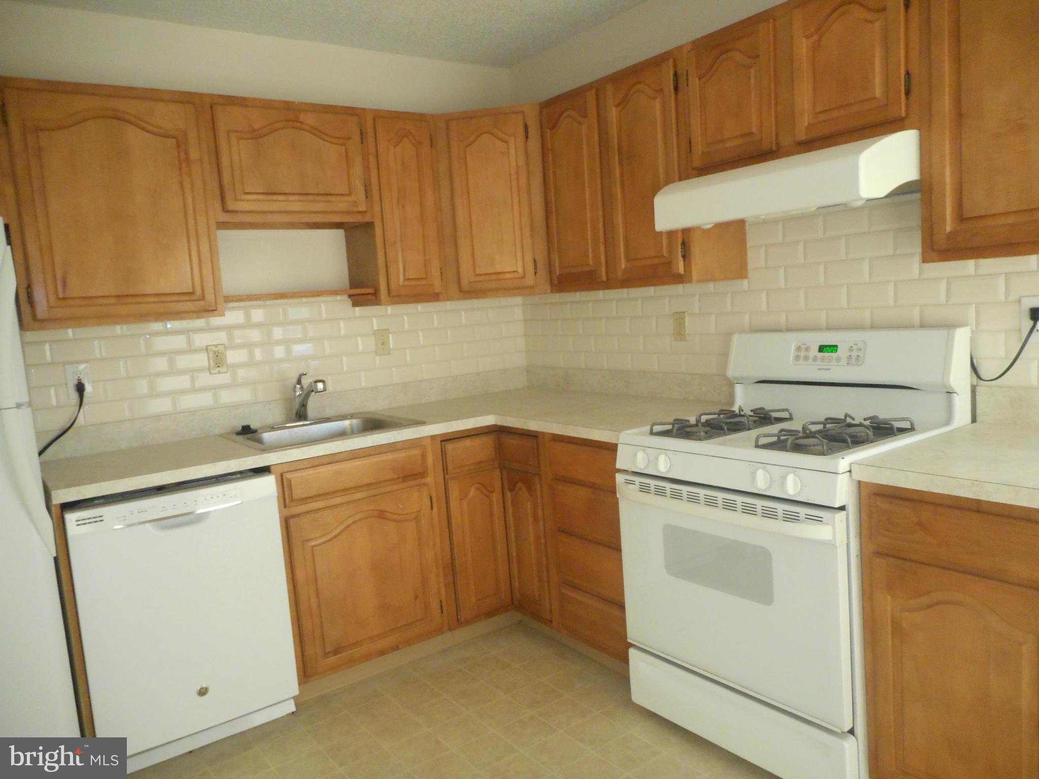 PROMENADE TOWERS - Residential Lease