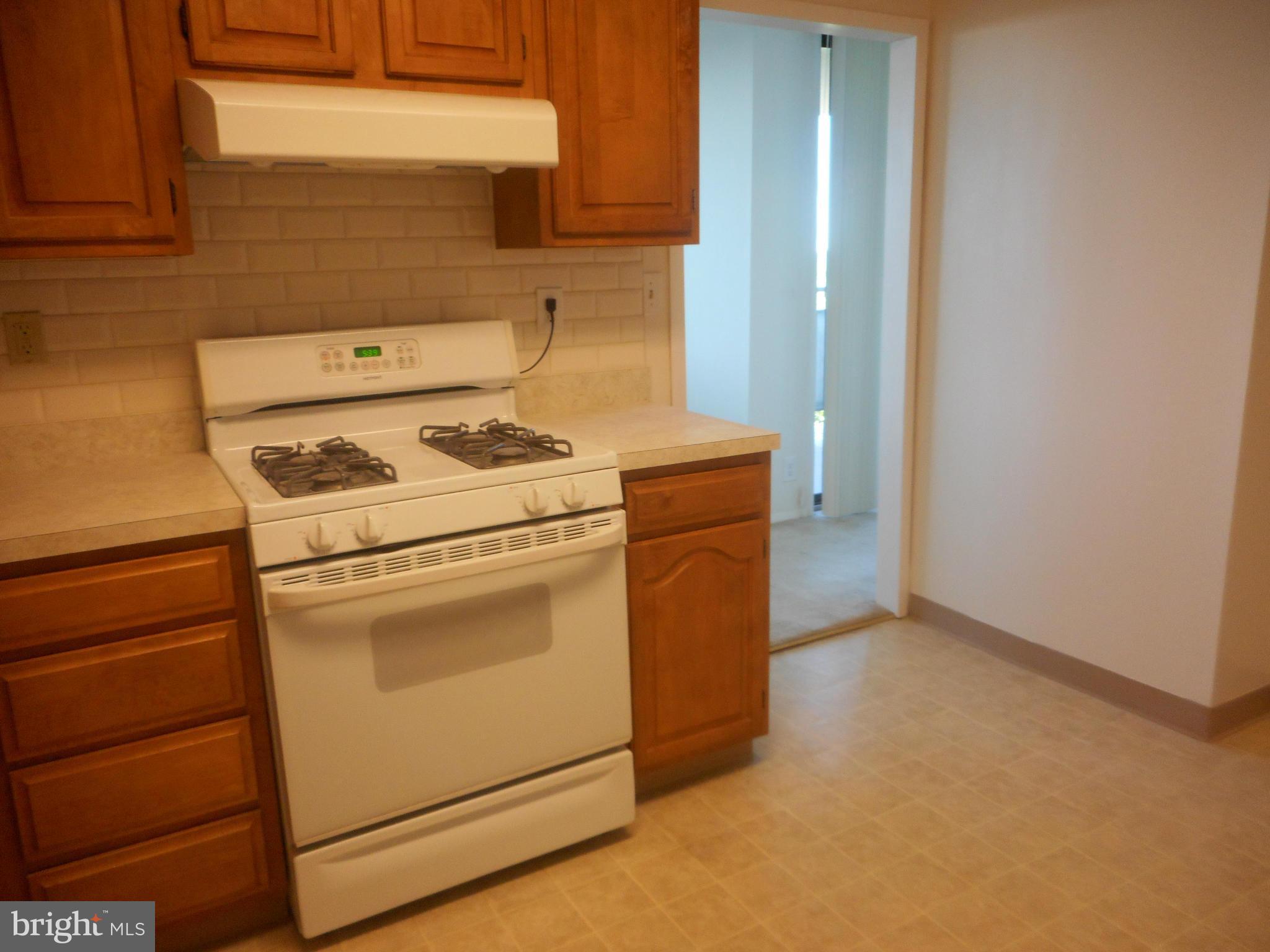 PROMENADE TOWERS - Residential Lease