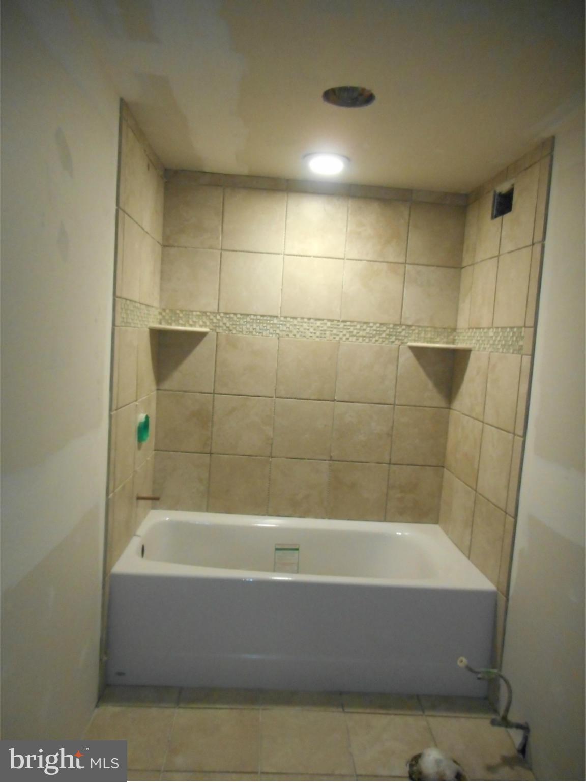 PROMENADE TOWERS - Residential Lease