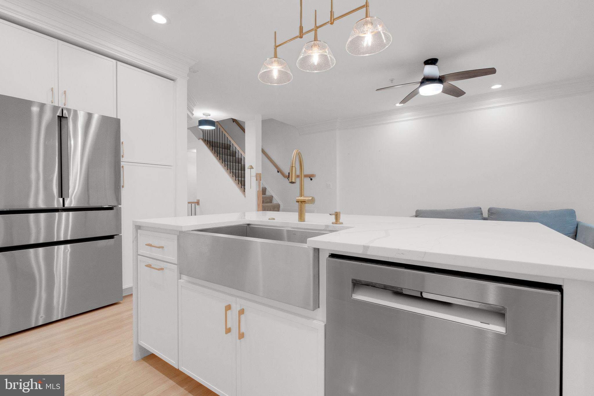 TOWER OAKS - Residential Lease