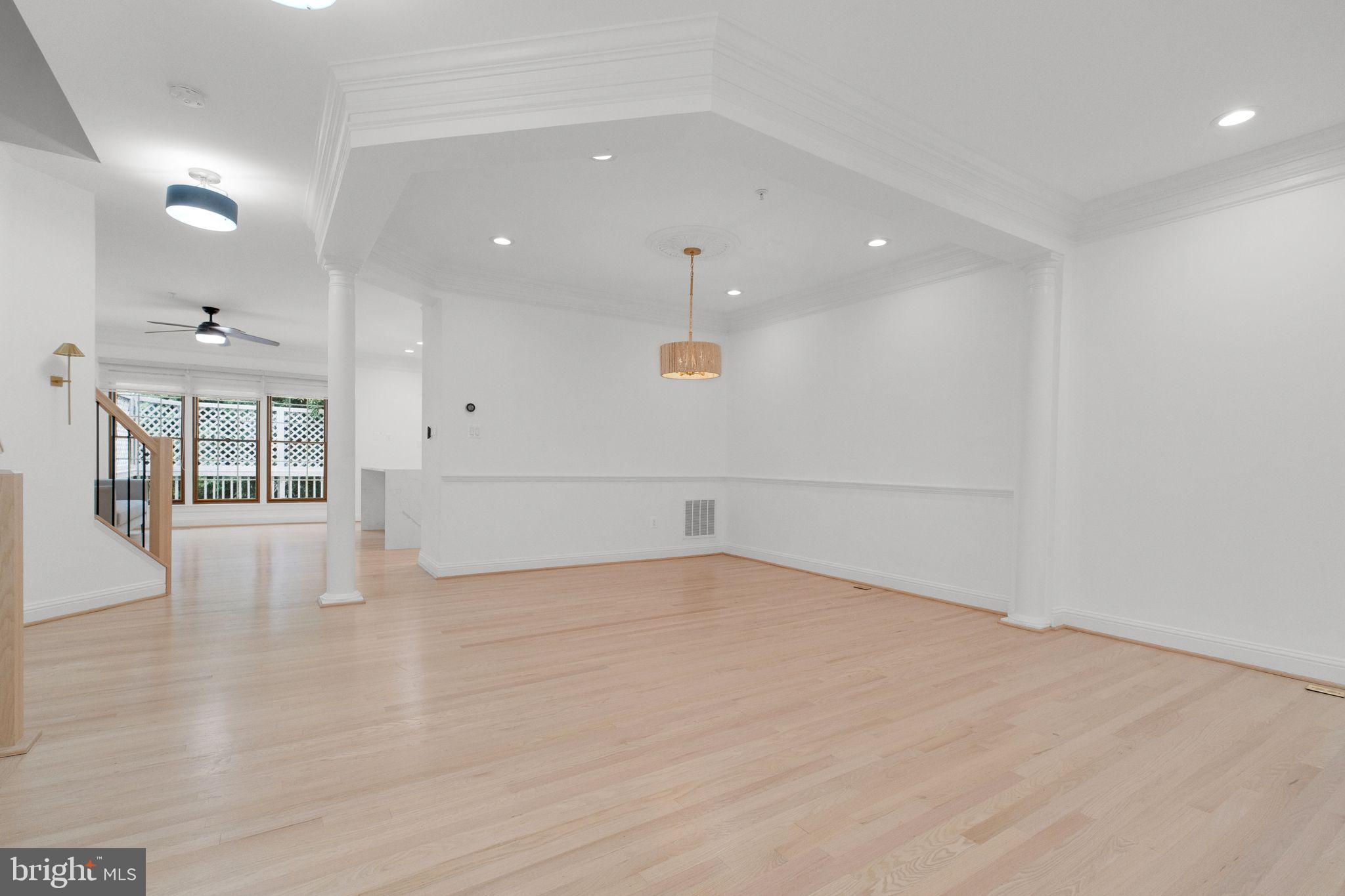 TOWER OAKS - Residential Lease