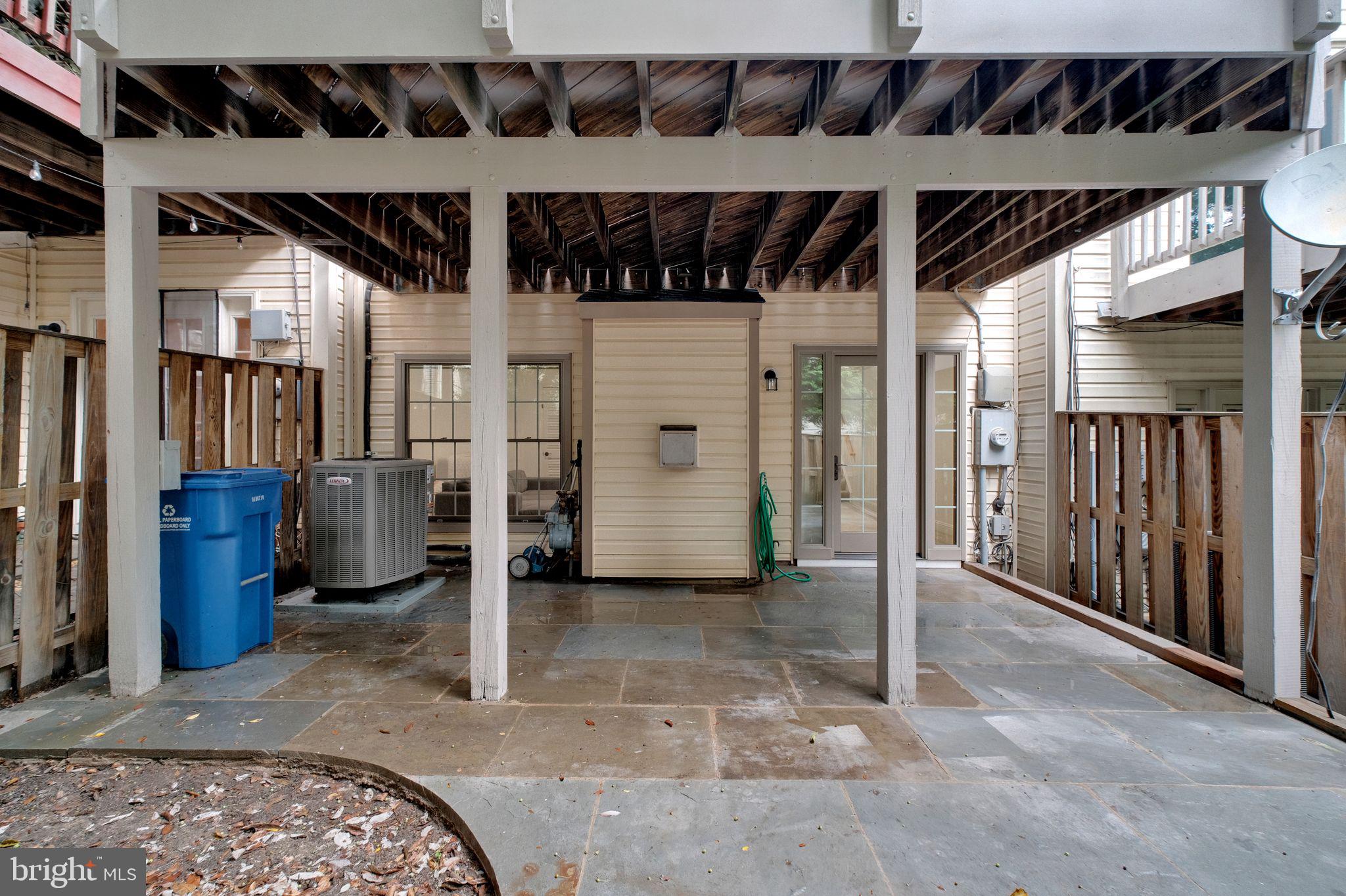 TOWER OAKS - Residential Lease