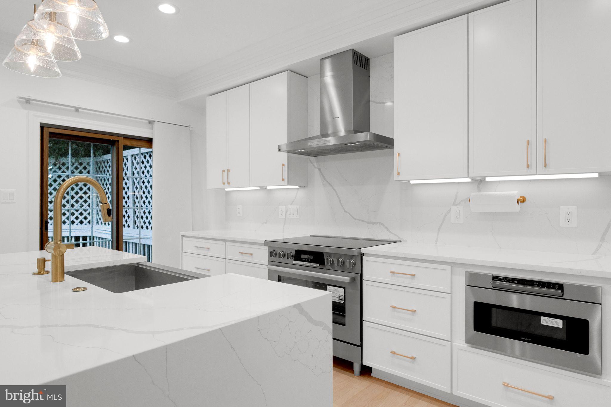 TOWER OAKS - Residential Lease