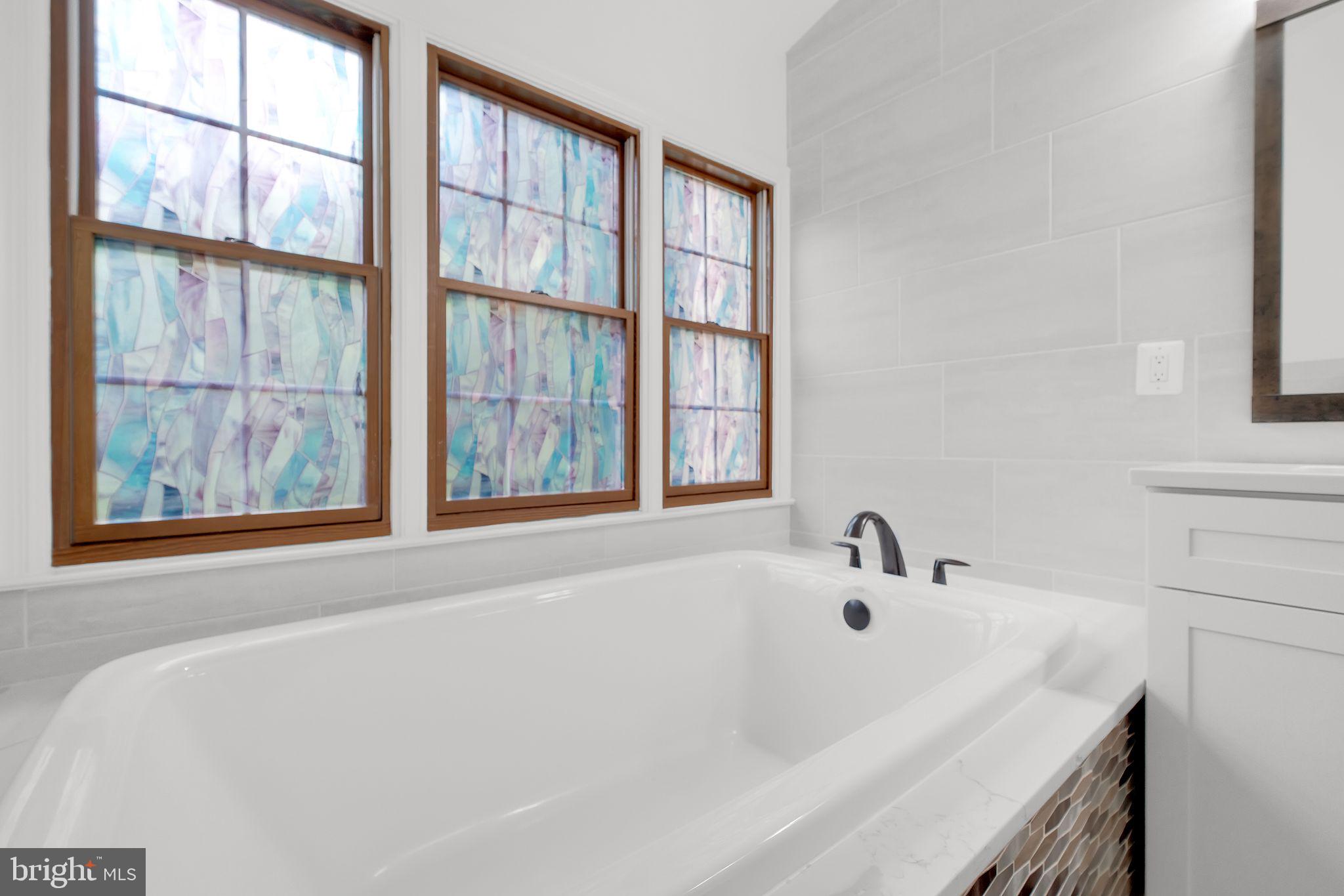 TOWER OAKS - Residential Lease