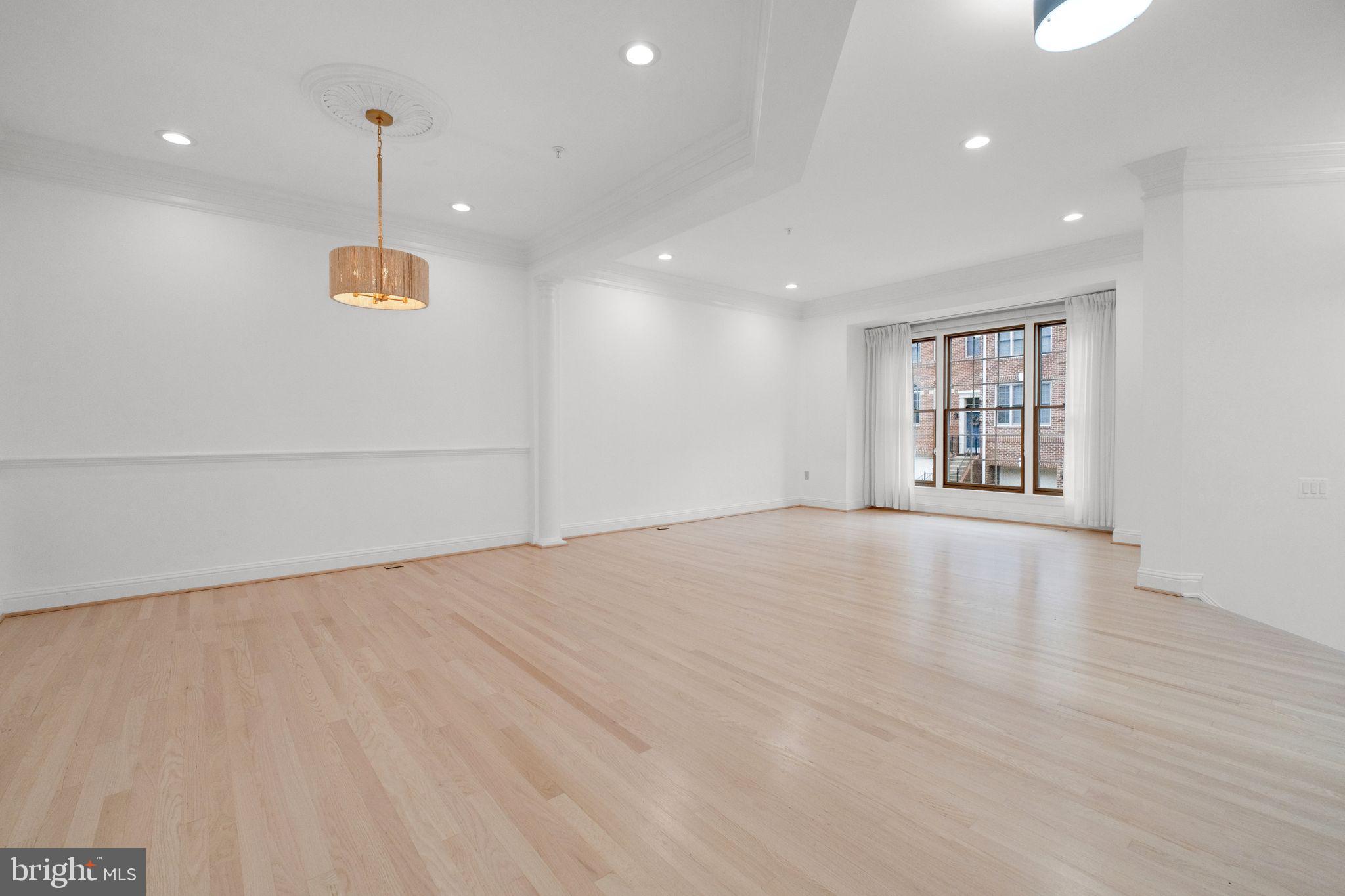 TOWER OAKS - Residential Lease