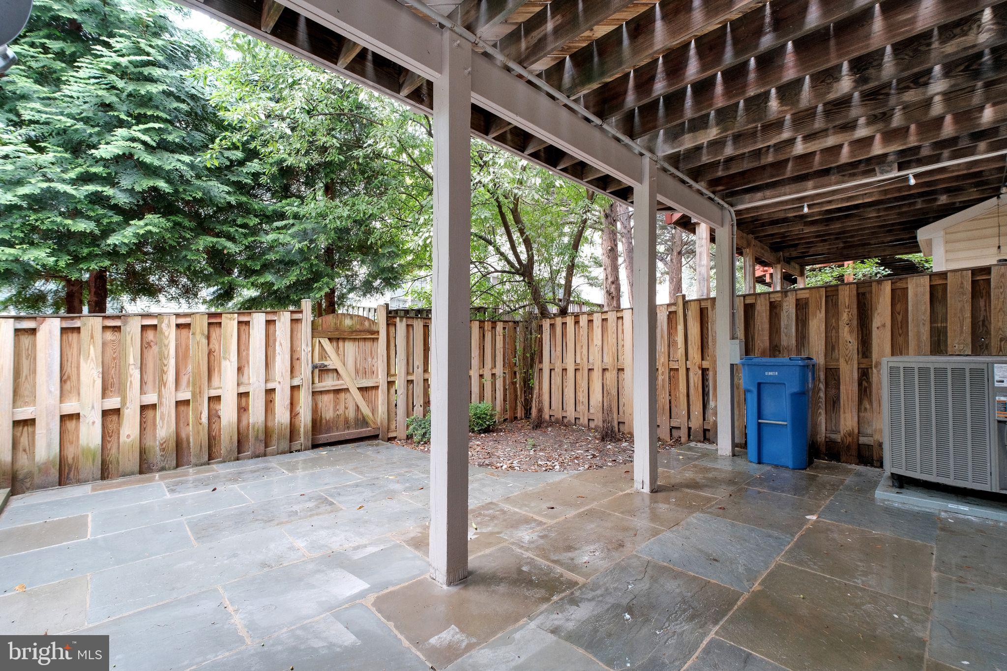 TOWER OAKS - Residential Lease