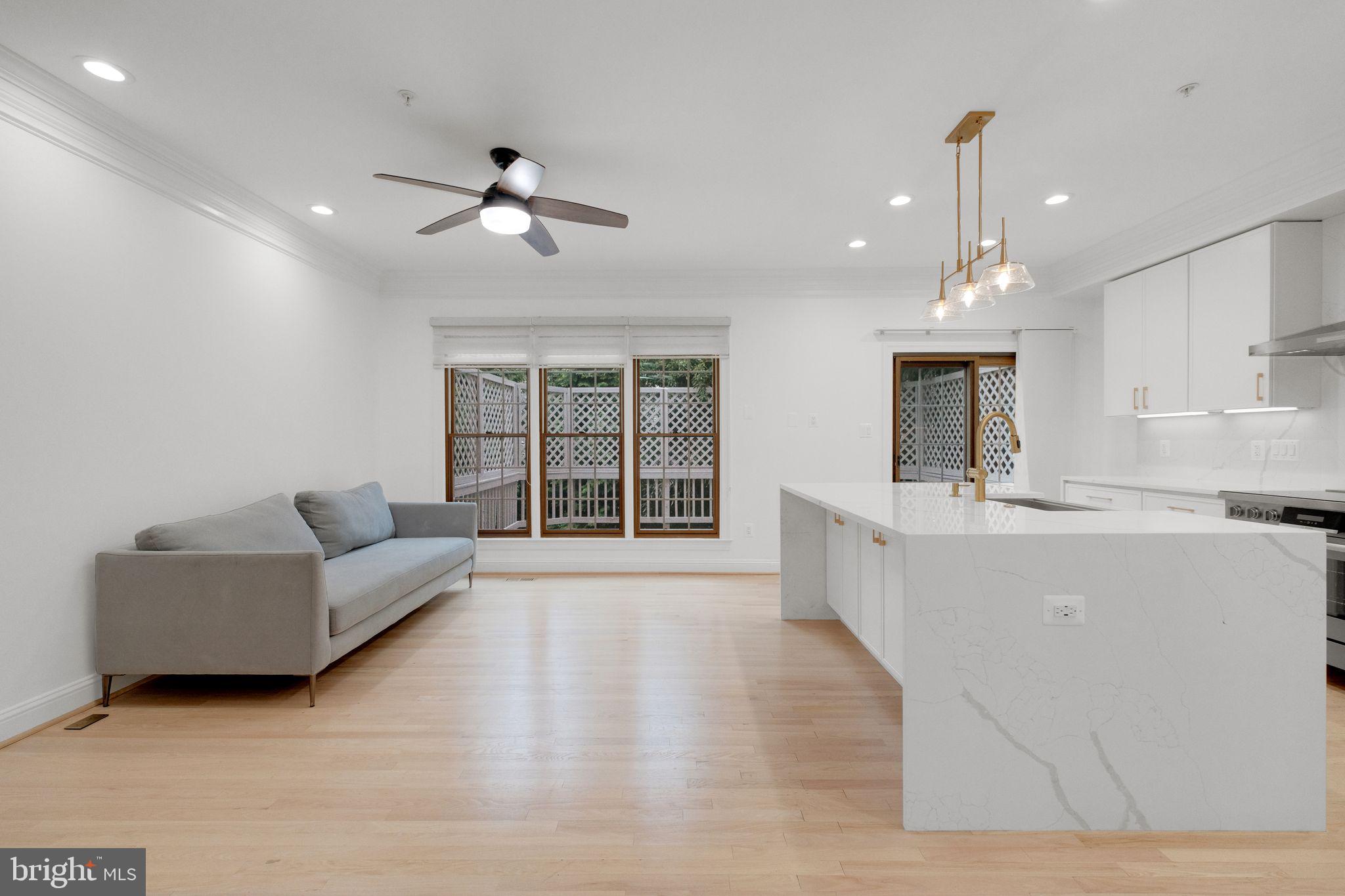 TOWER OAKS - Residential Lease