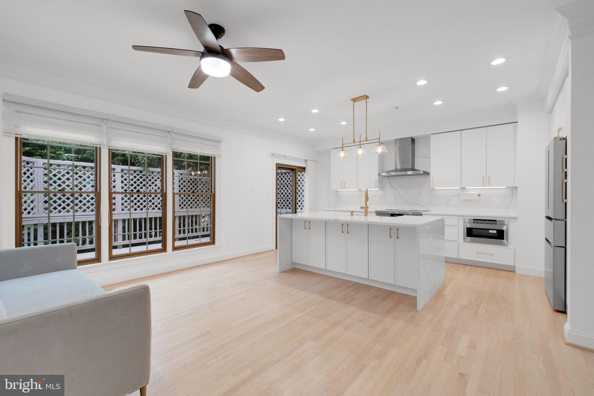 TOWER OAKS - Residential Lease