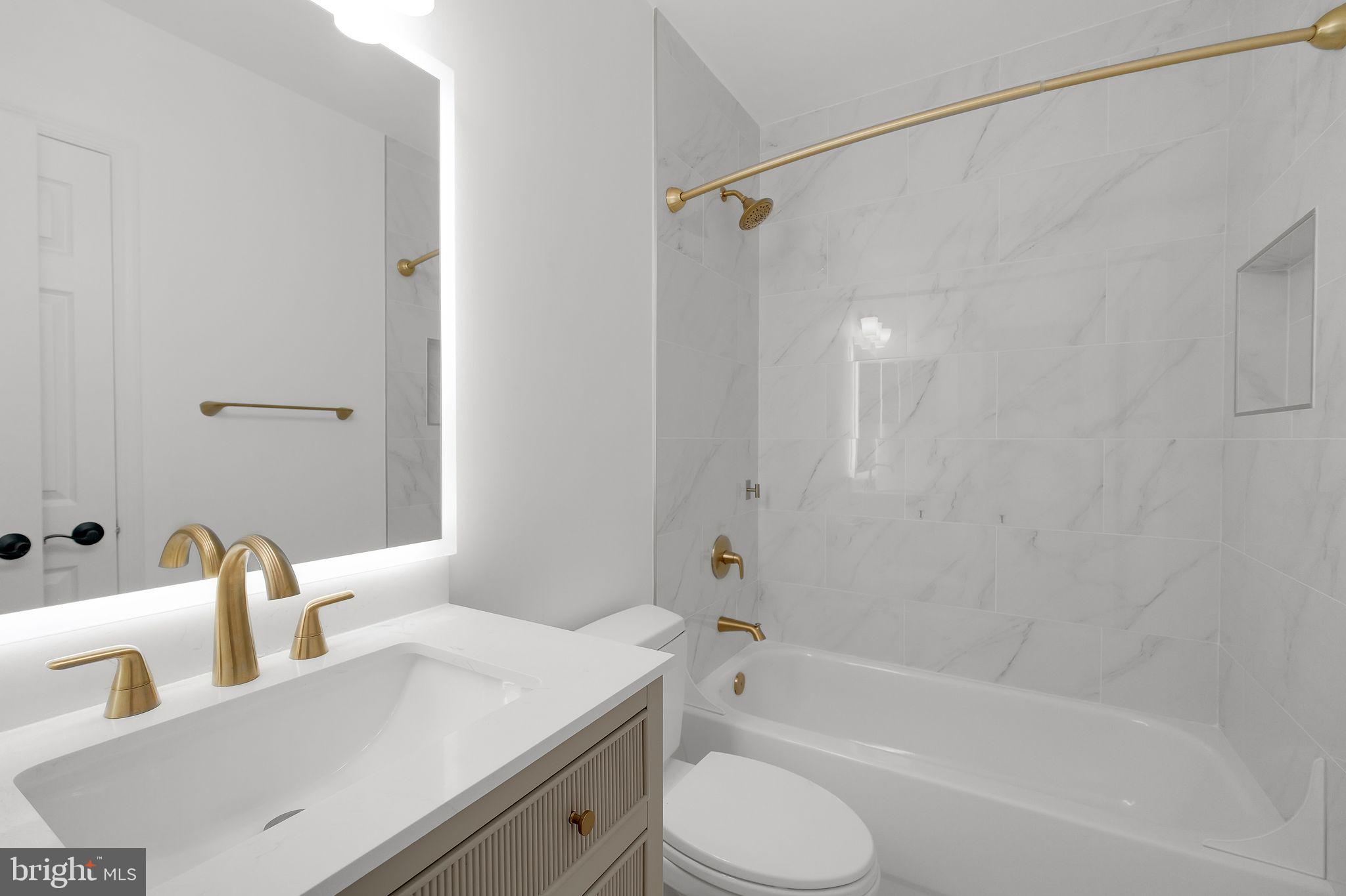 TOWER OAKS - Residential Lease