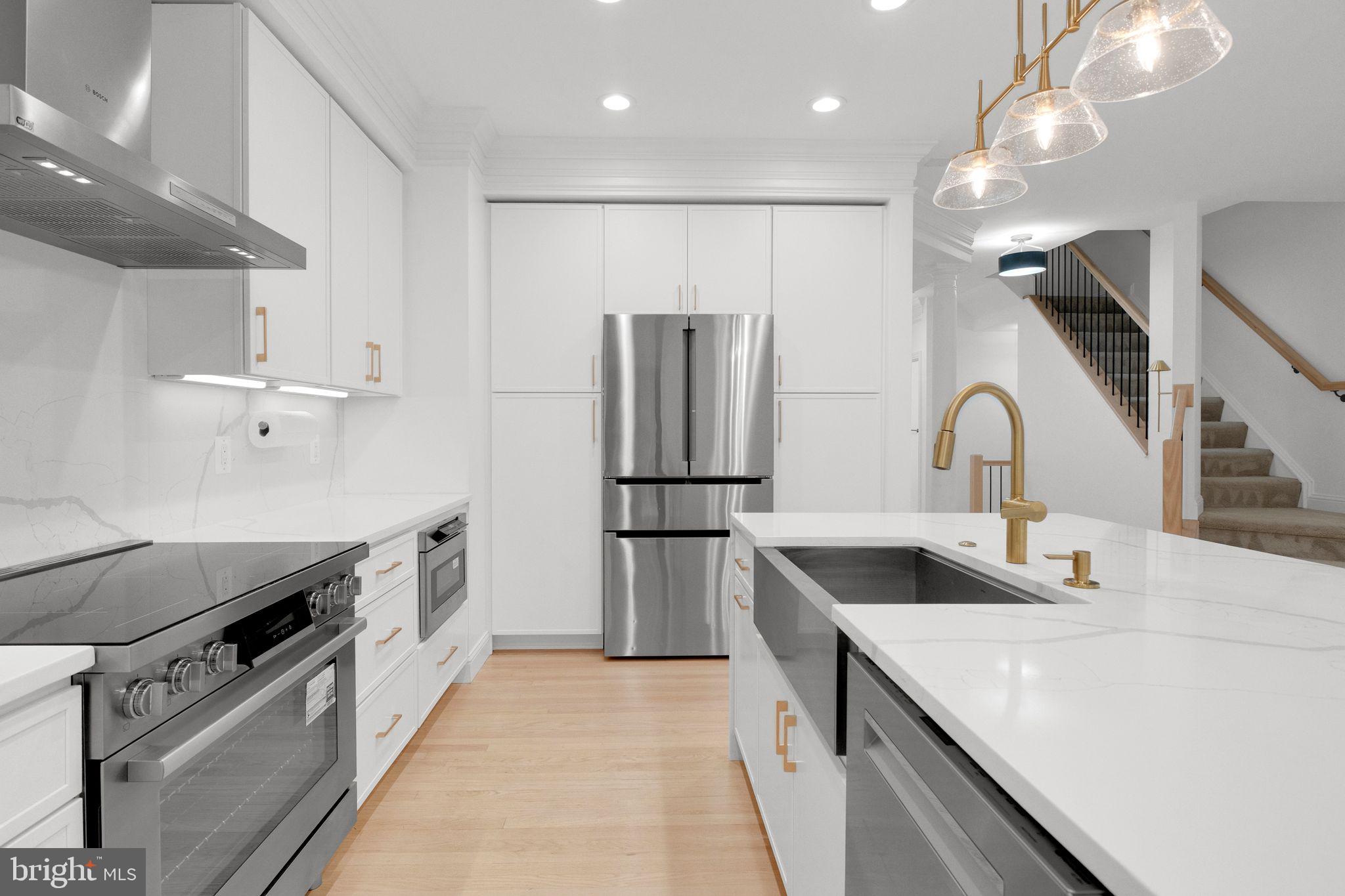 TOWER OAKS - Residential Lease