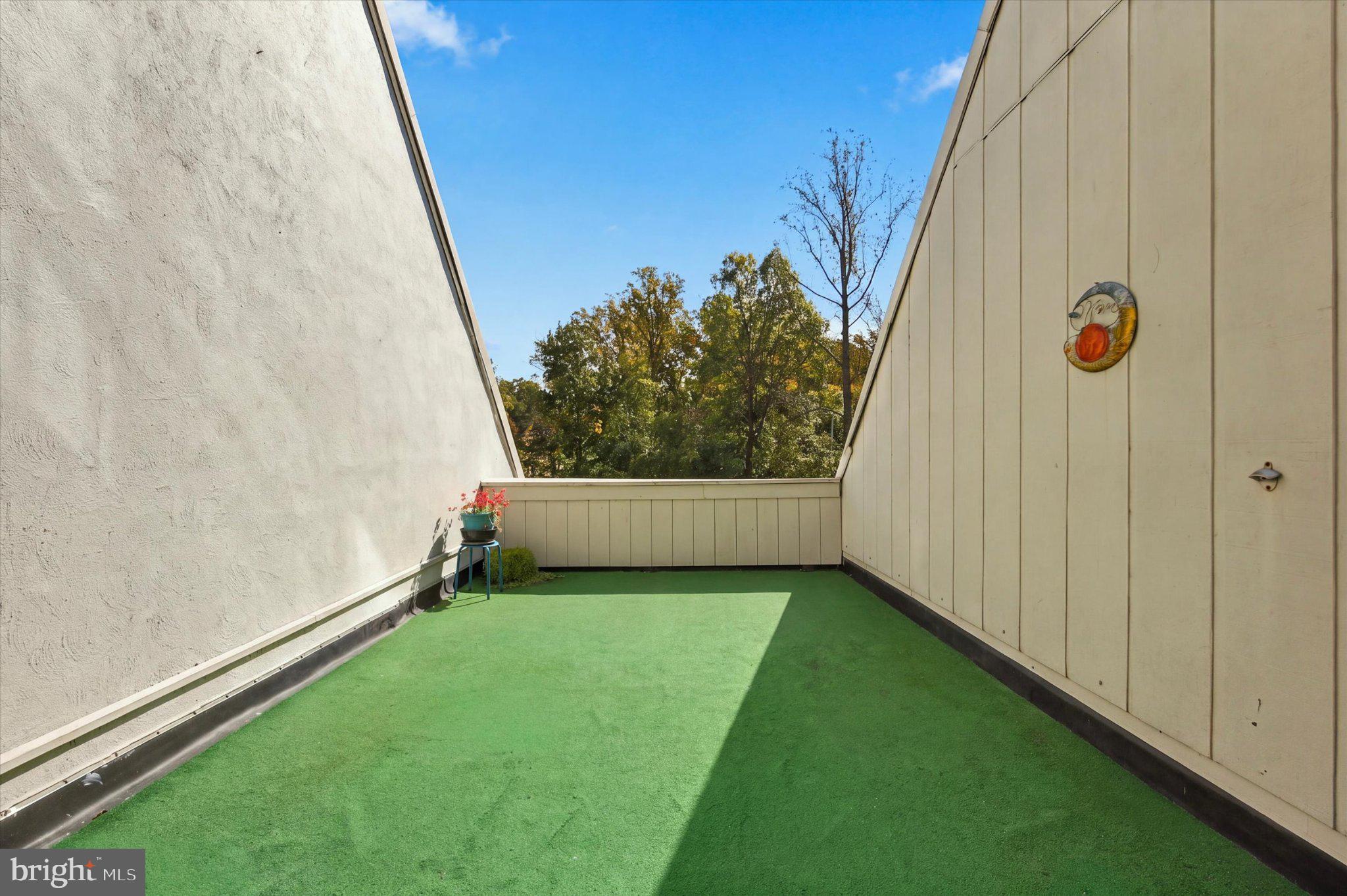 668 SUMMIT HOUSE 668