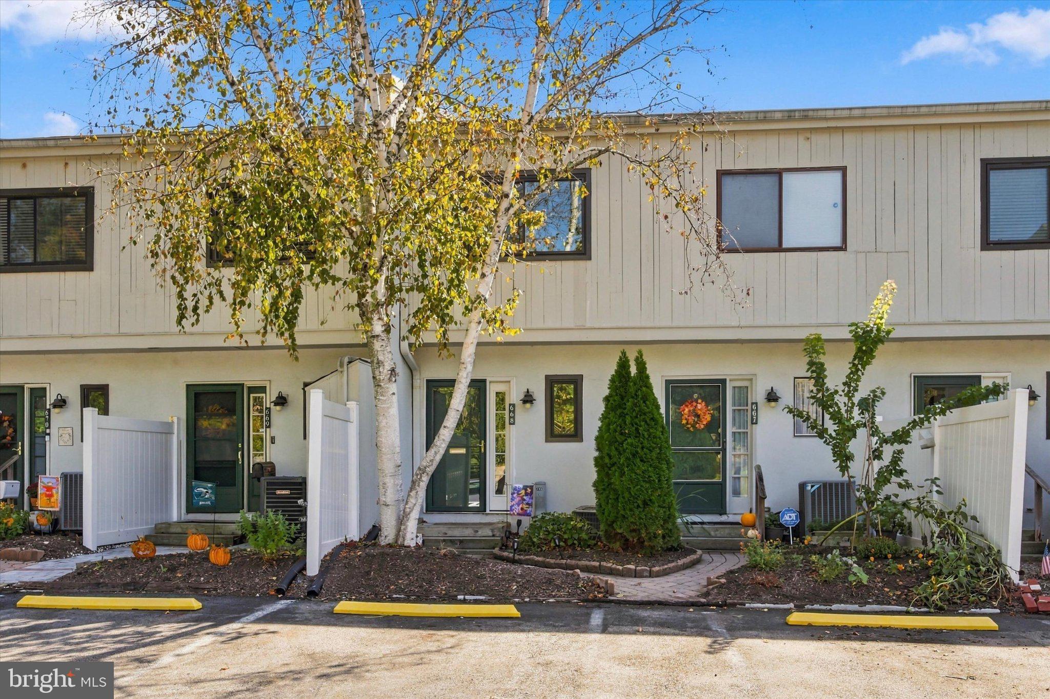 668 SUMMIT HOUSE 668