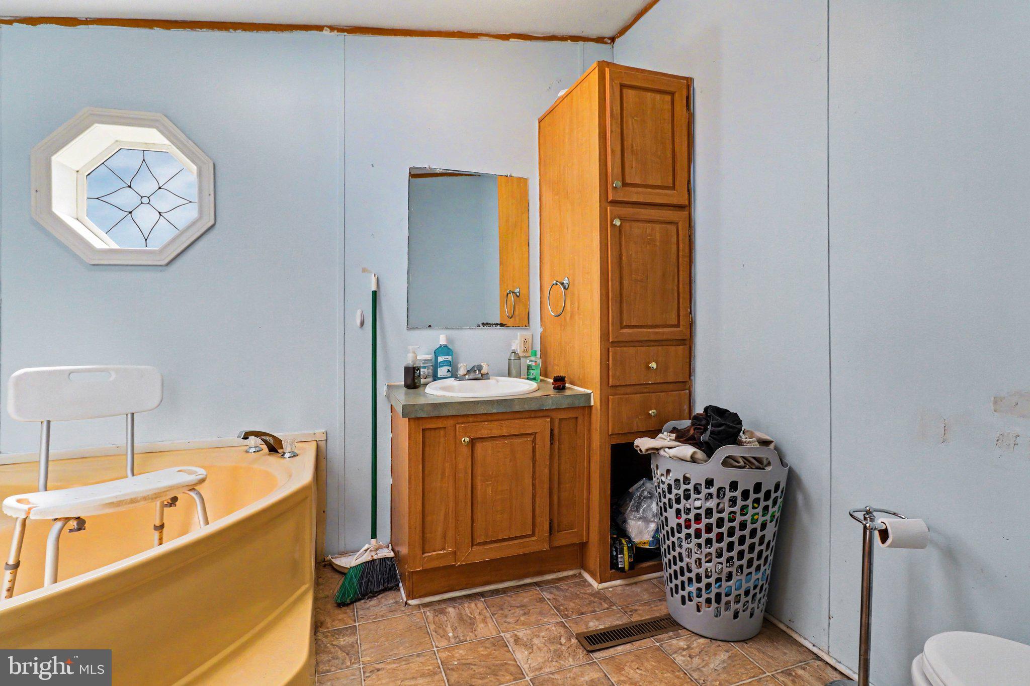 NORTH RIDGE ACRES - Residential