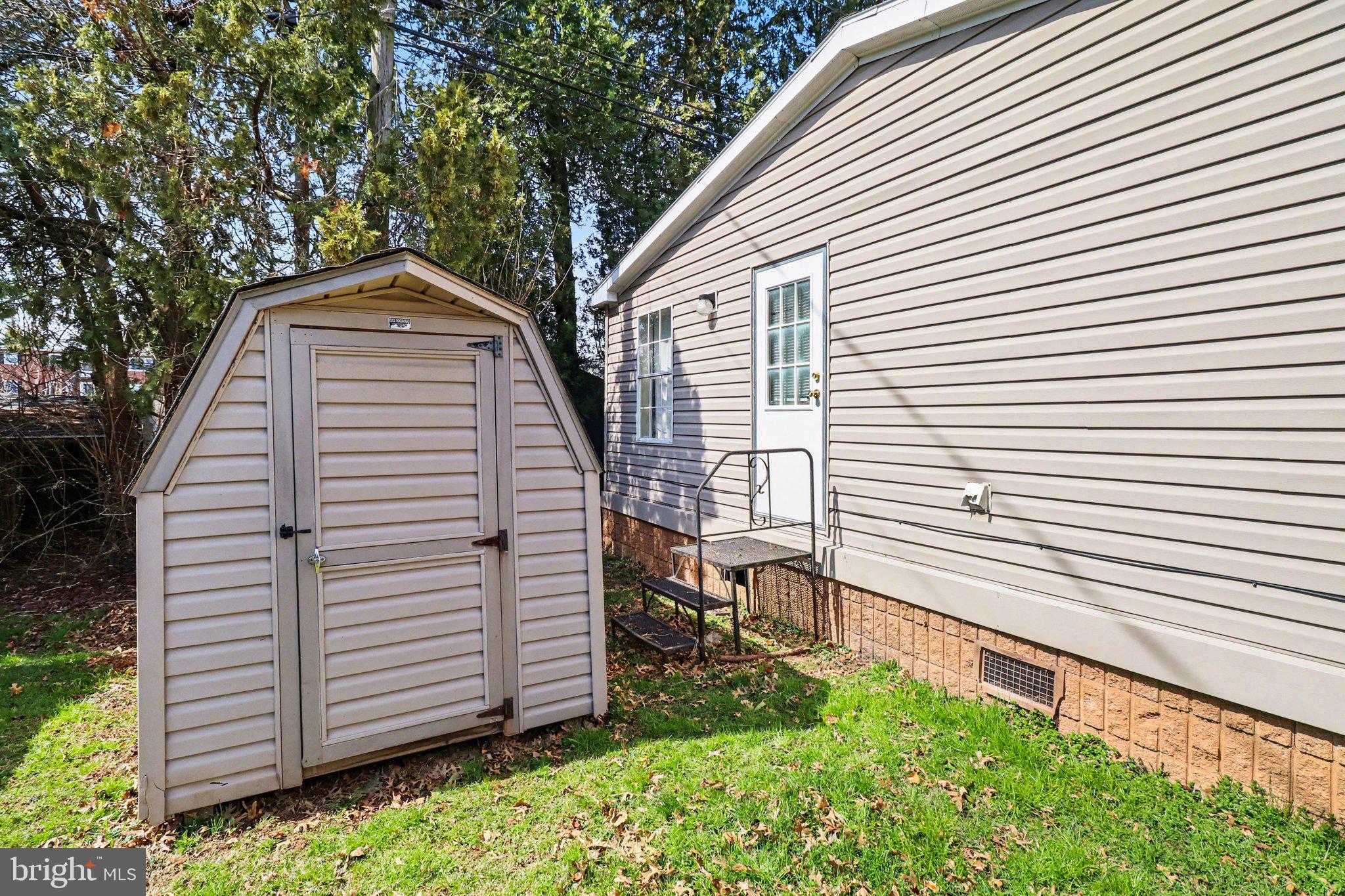 NORTH RIDGE ACRES - Residential