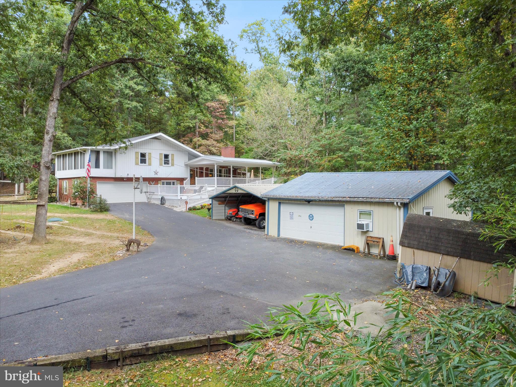 KNOB HILL - Residential