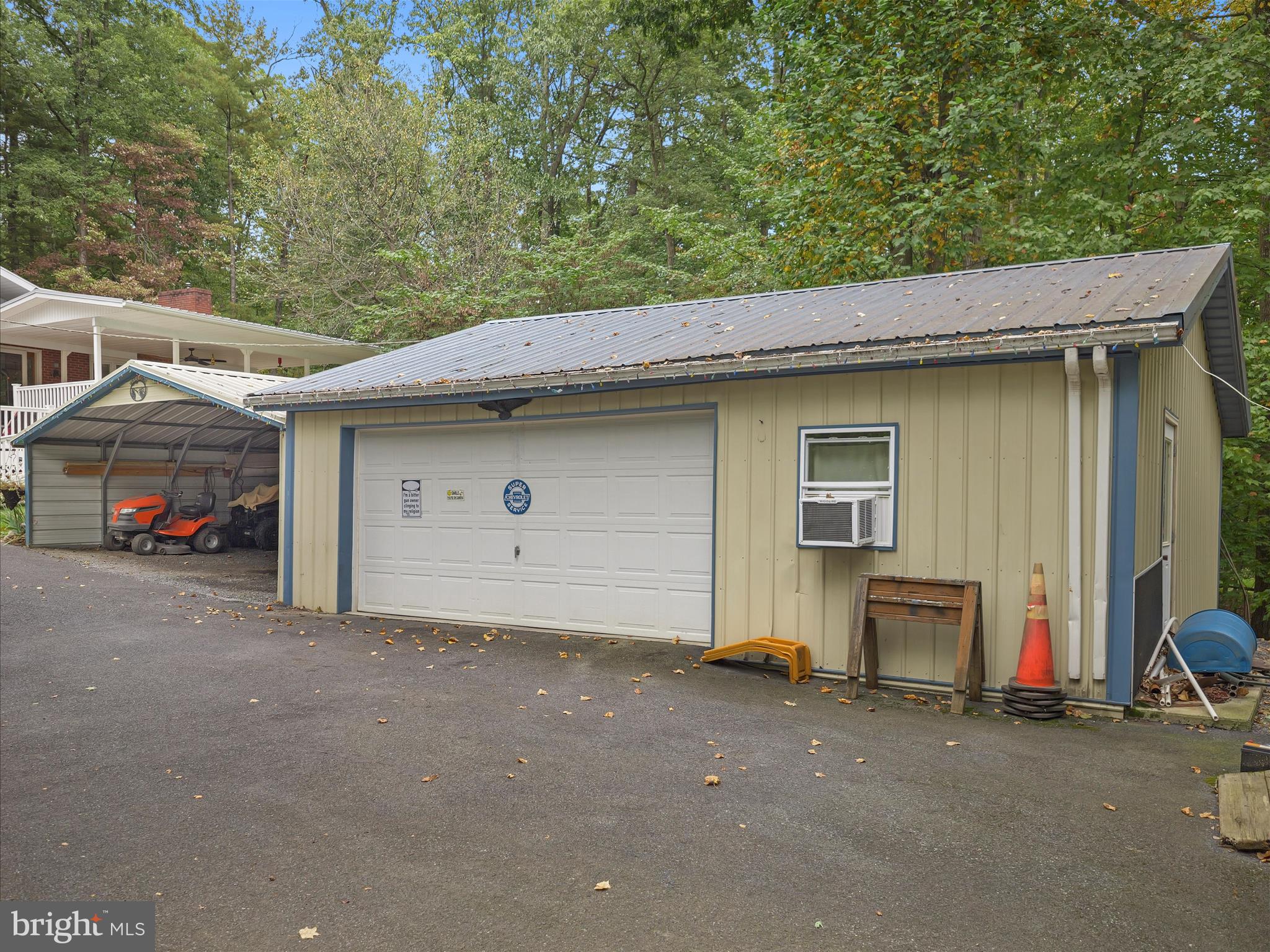 KNOB HILL - Residential