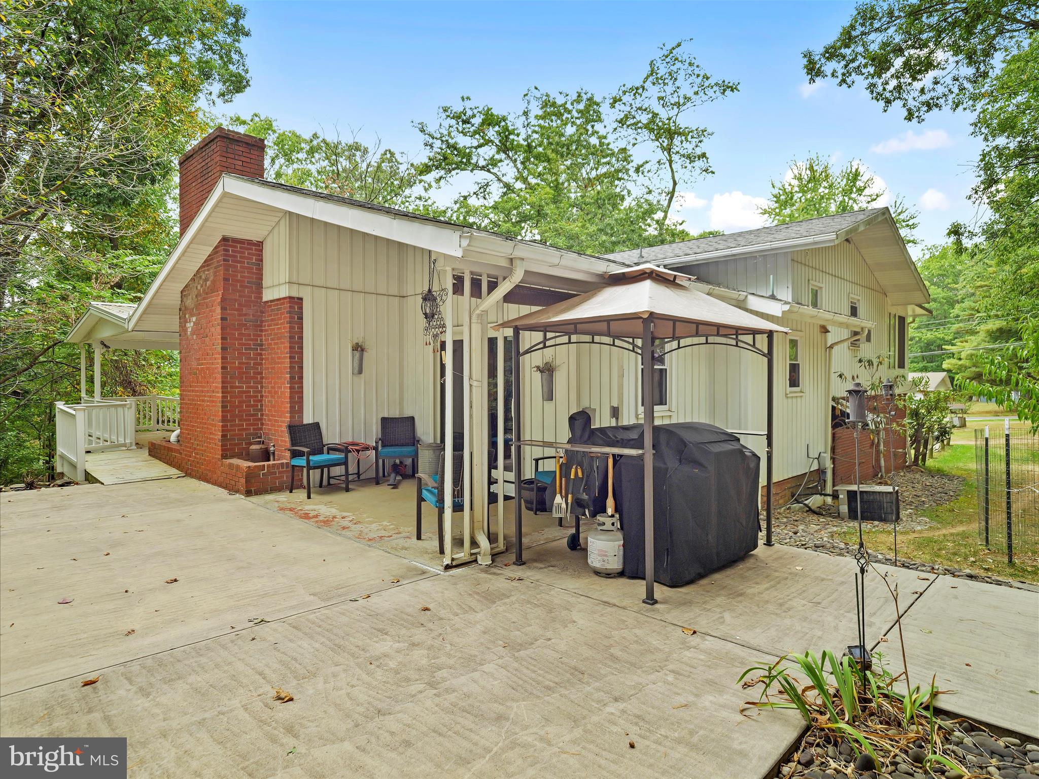 KNOB HILL - Residential