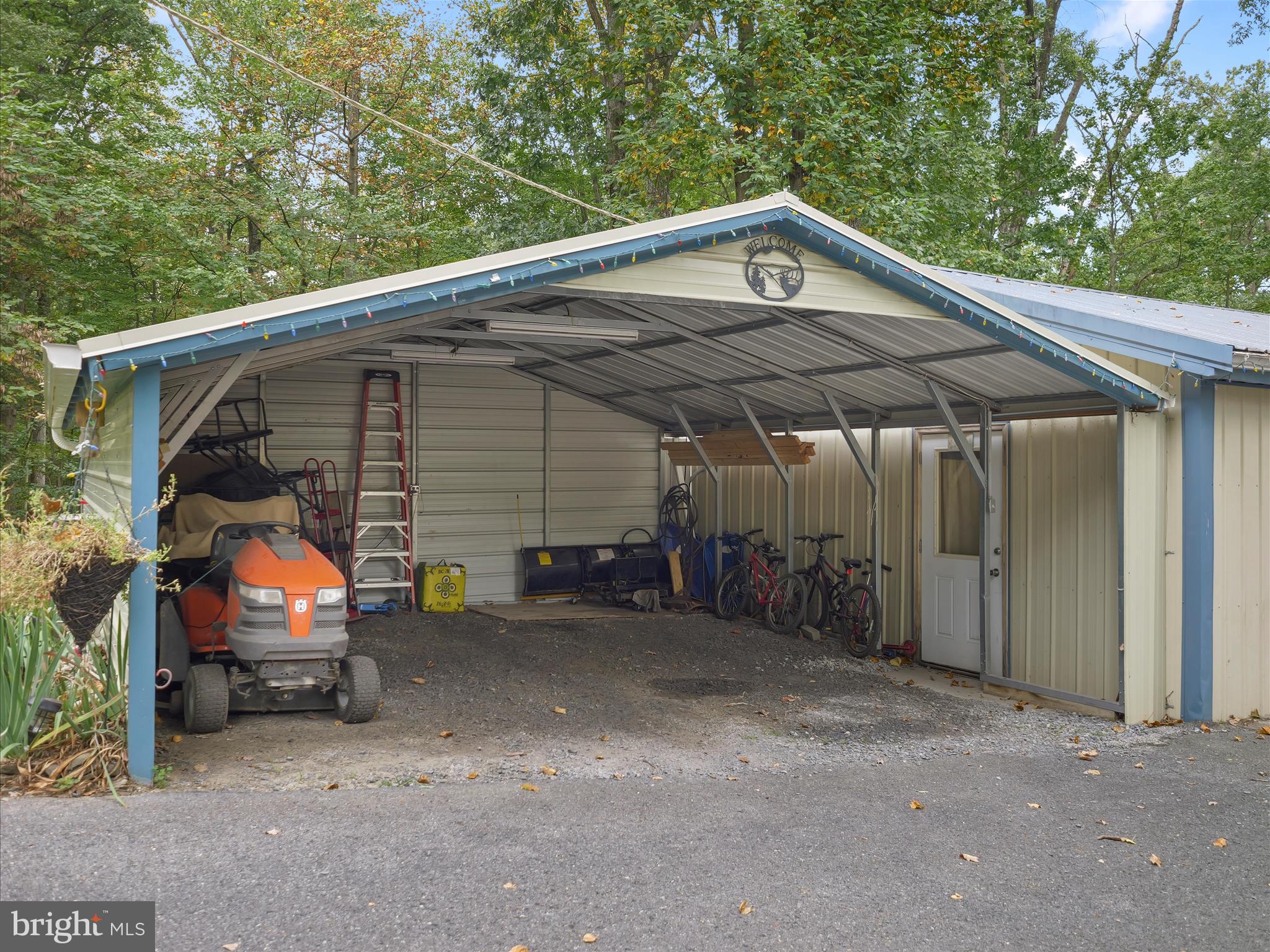 KNOB HILL - Residential