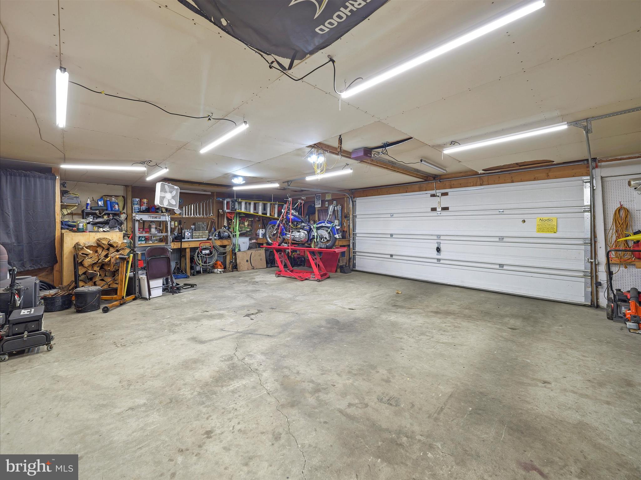 KNOB HILL - Residential