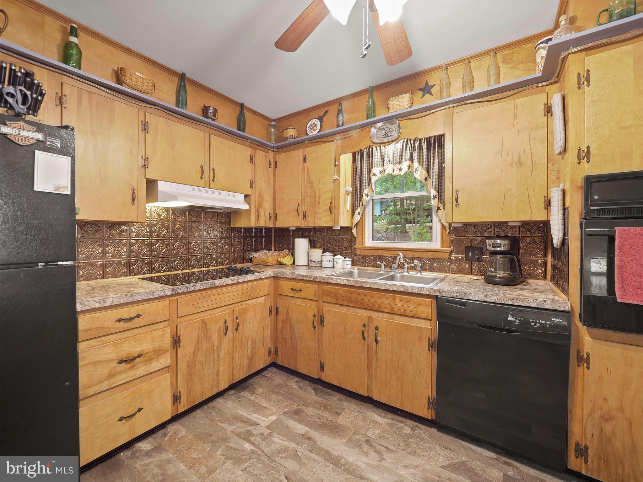 KNOB HILL - Residential