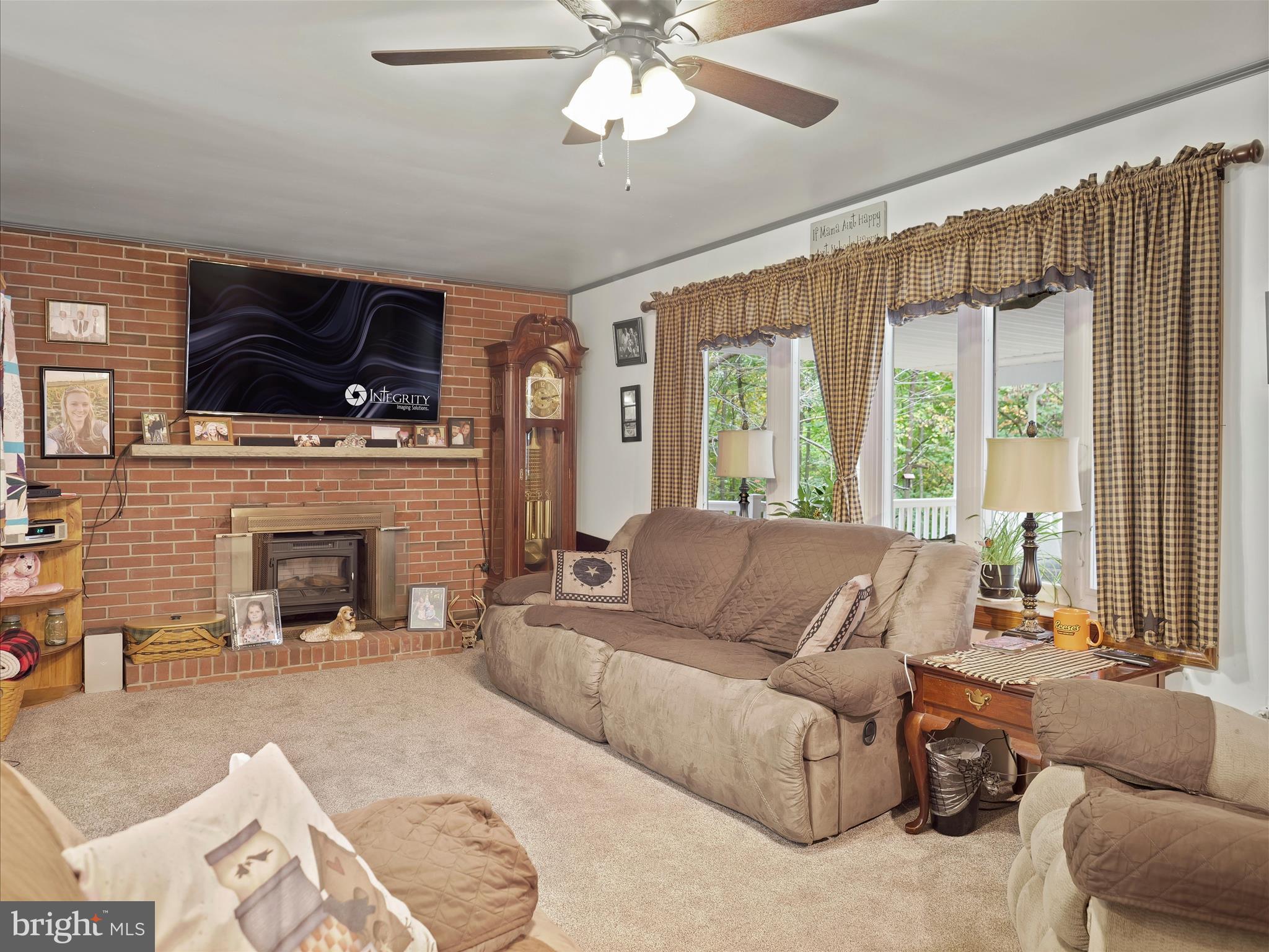 KNOB HILL - Residential