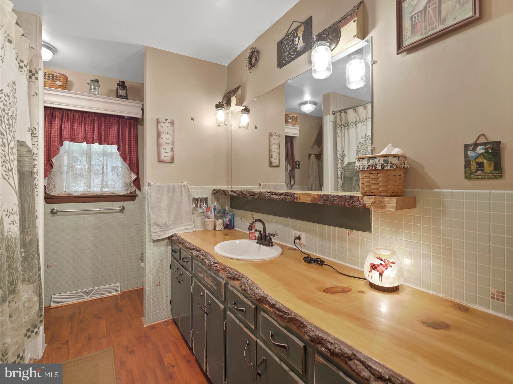 KNOB HILL - Residential