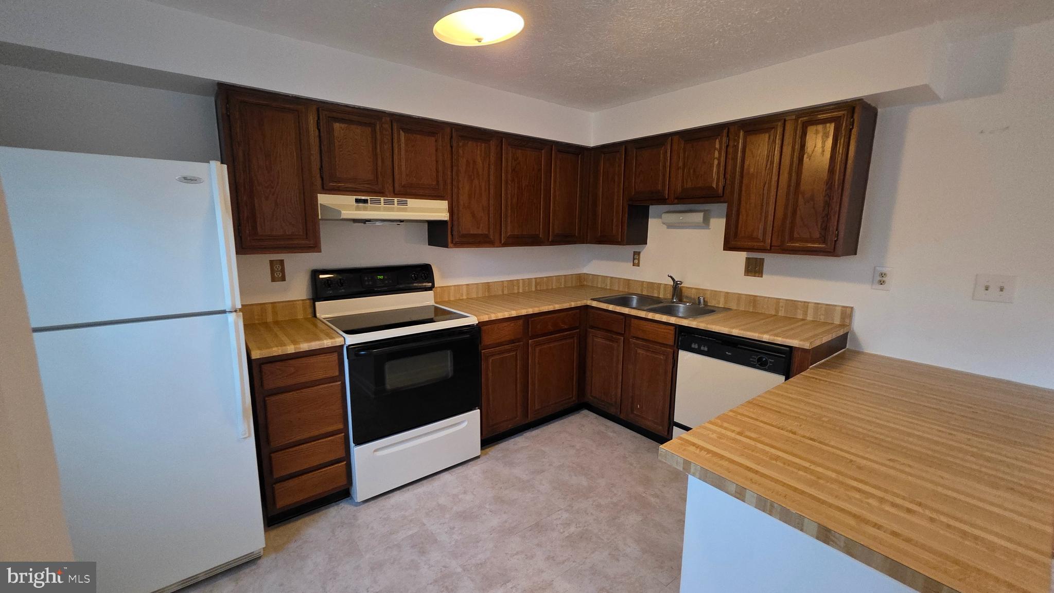 AMBER MEADOWS - Residential