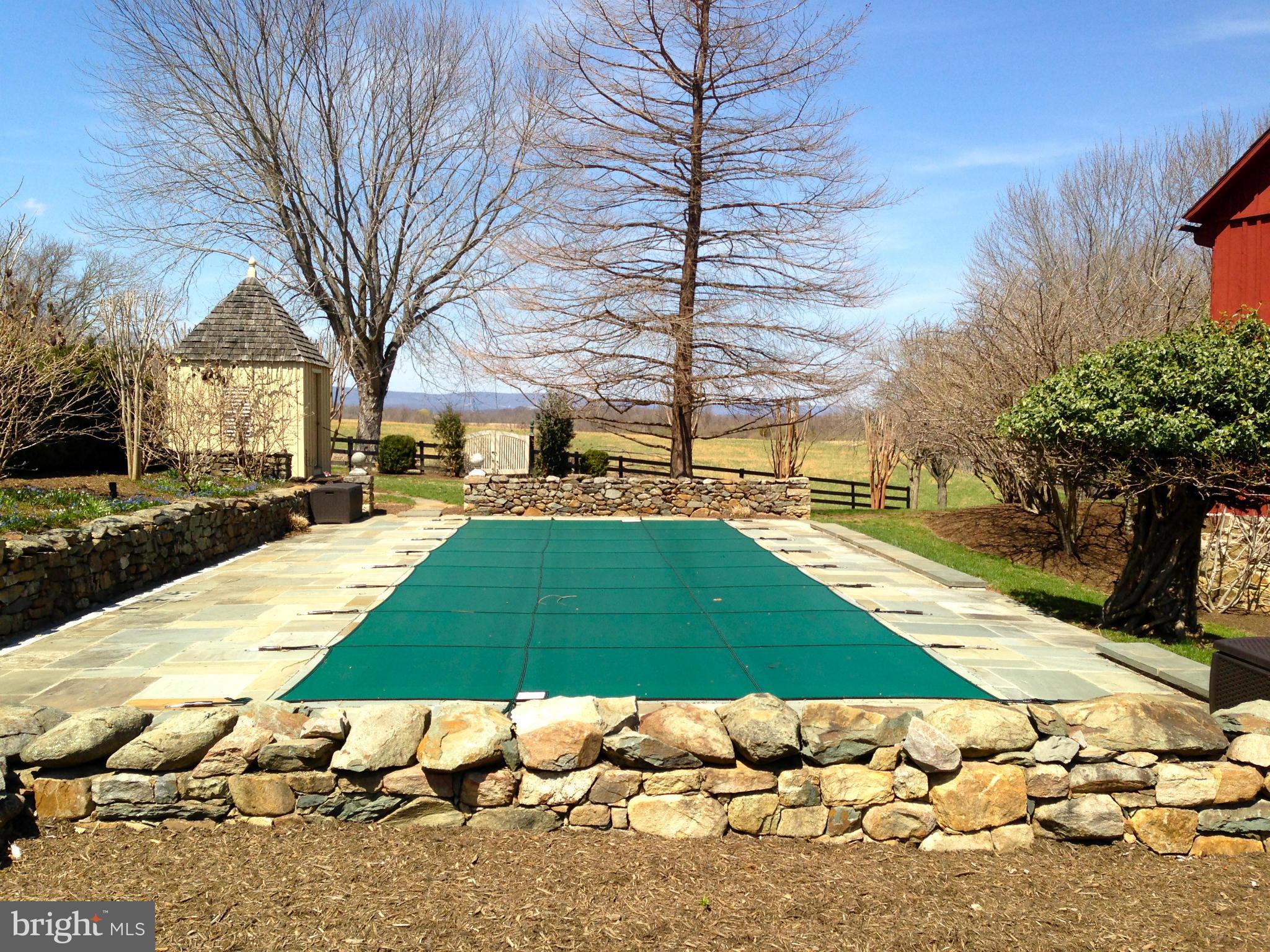 HUNTING HILL FARMS - Residential