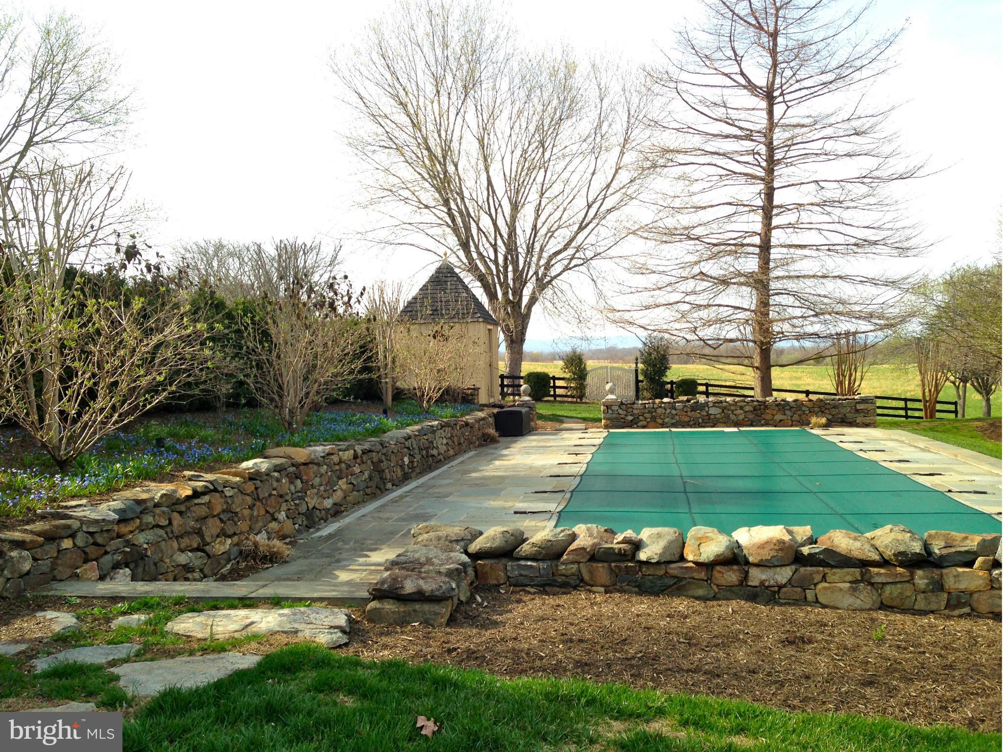 HUNTING HILL FARMS - Residential