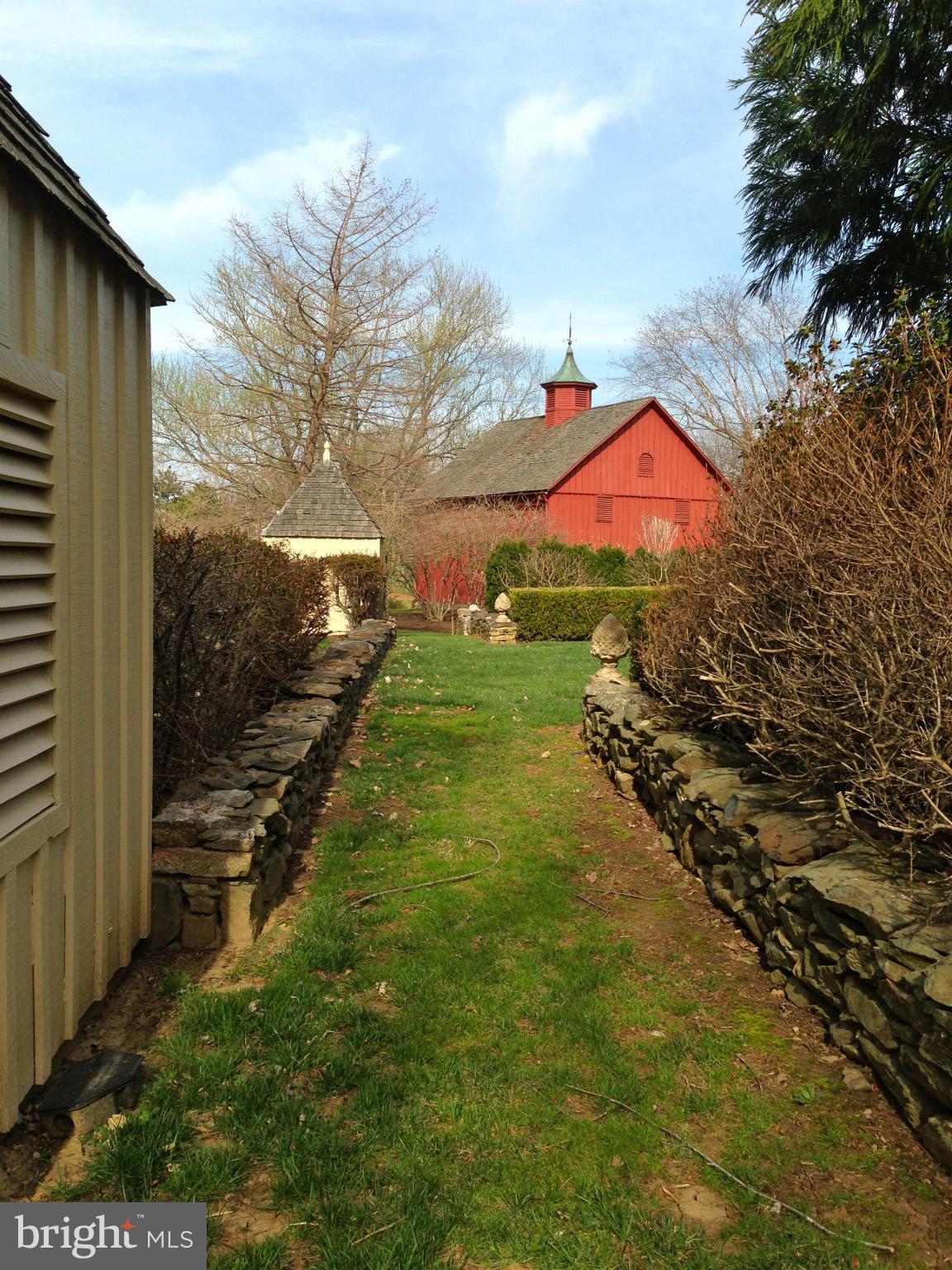 HUNTING HILL FARMS - Residential