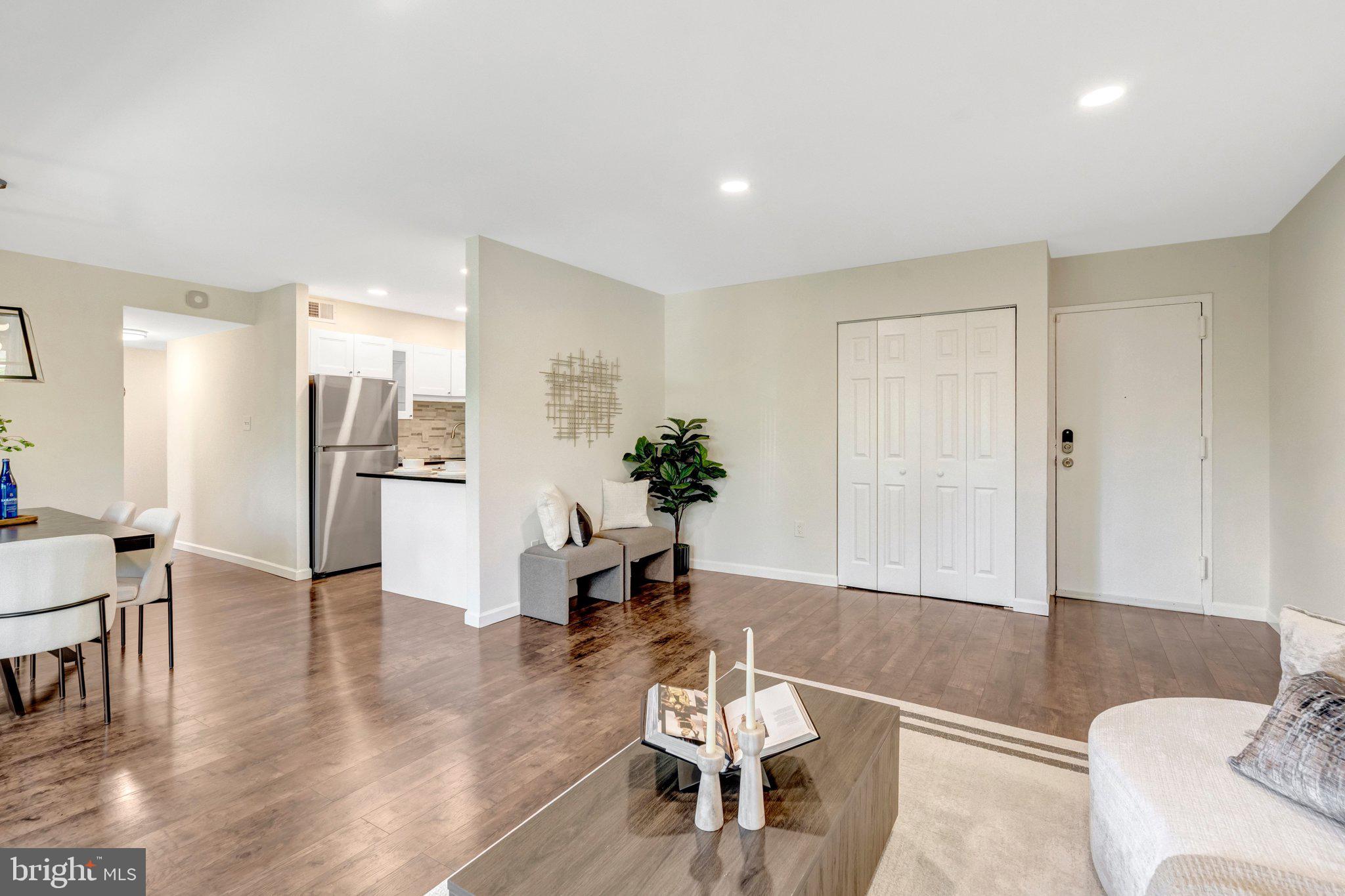 MCLEAN HILLS - Residential