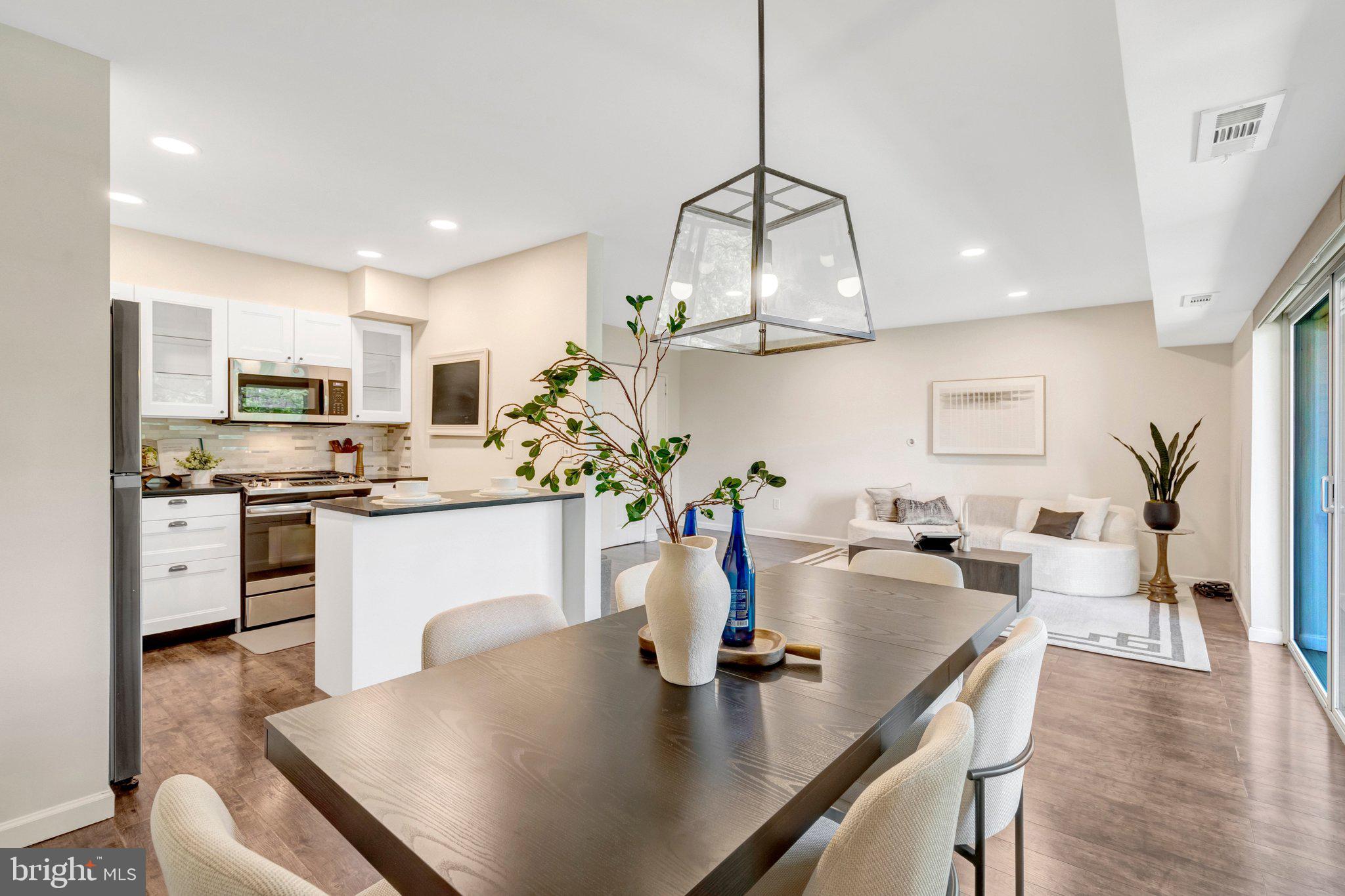 MCLEAN HILLS - Residential