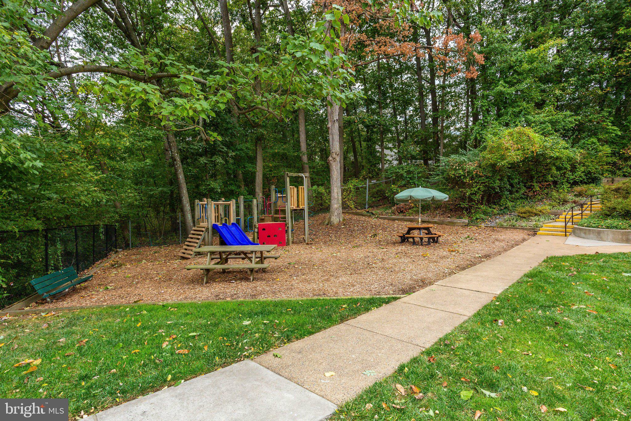 MCLEAN HILLS - Residential
