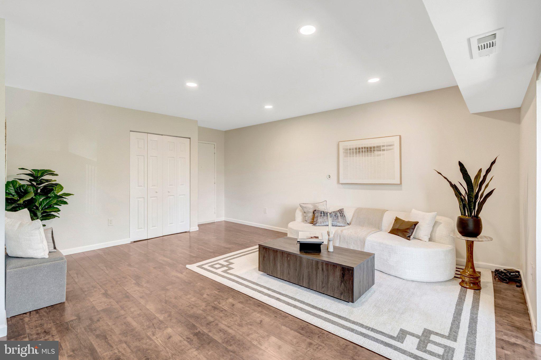 MCLEAN HILLS - Residential