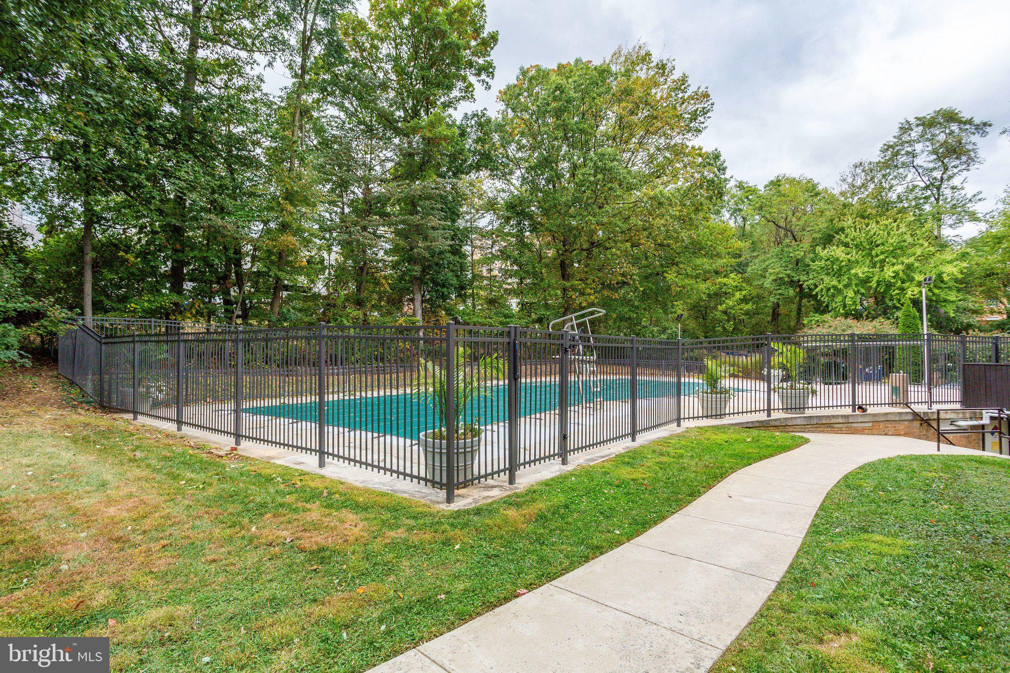 MCLEAN HILLS - Residential