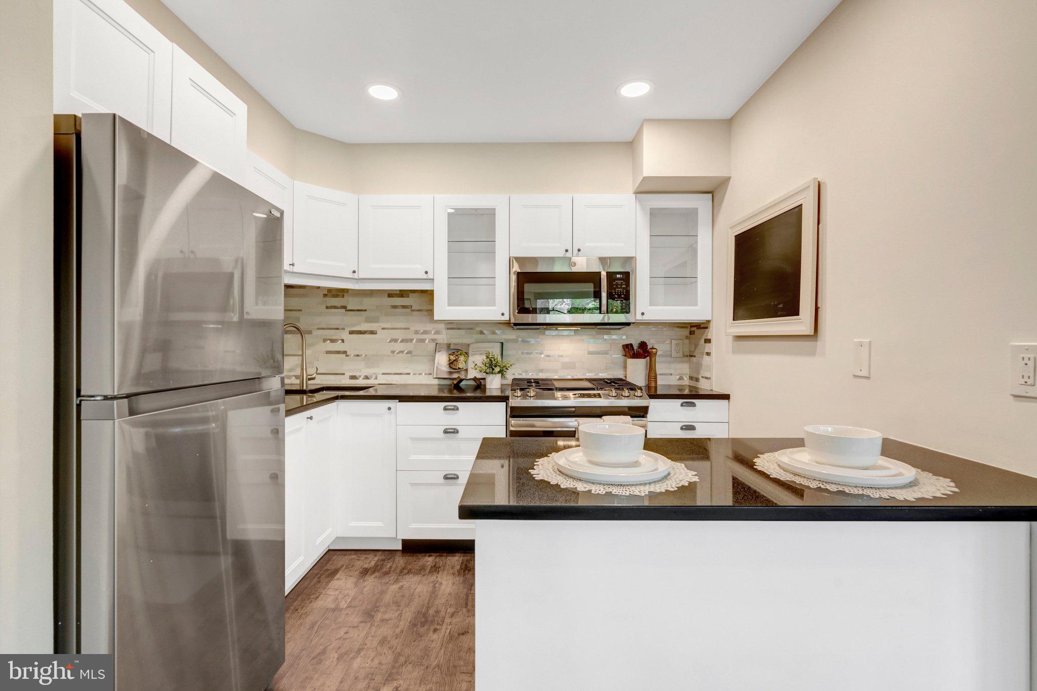 MCLEAN HILLS - Residential
