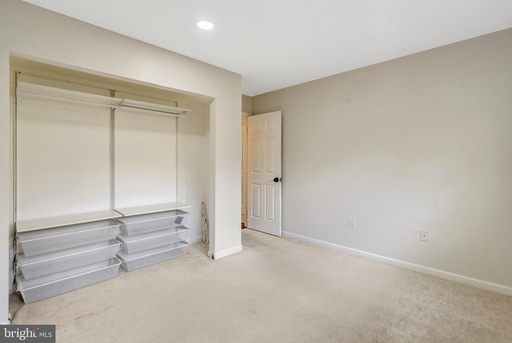MCLEAN HILLS - Residential