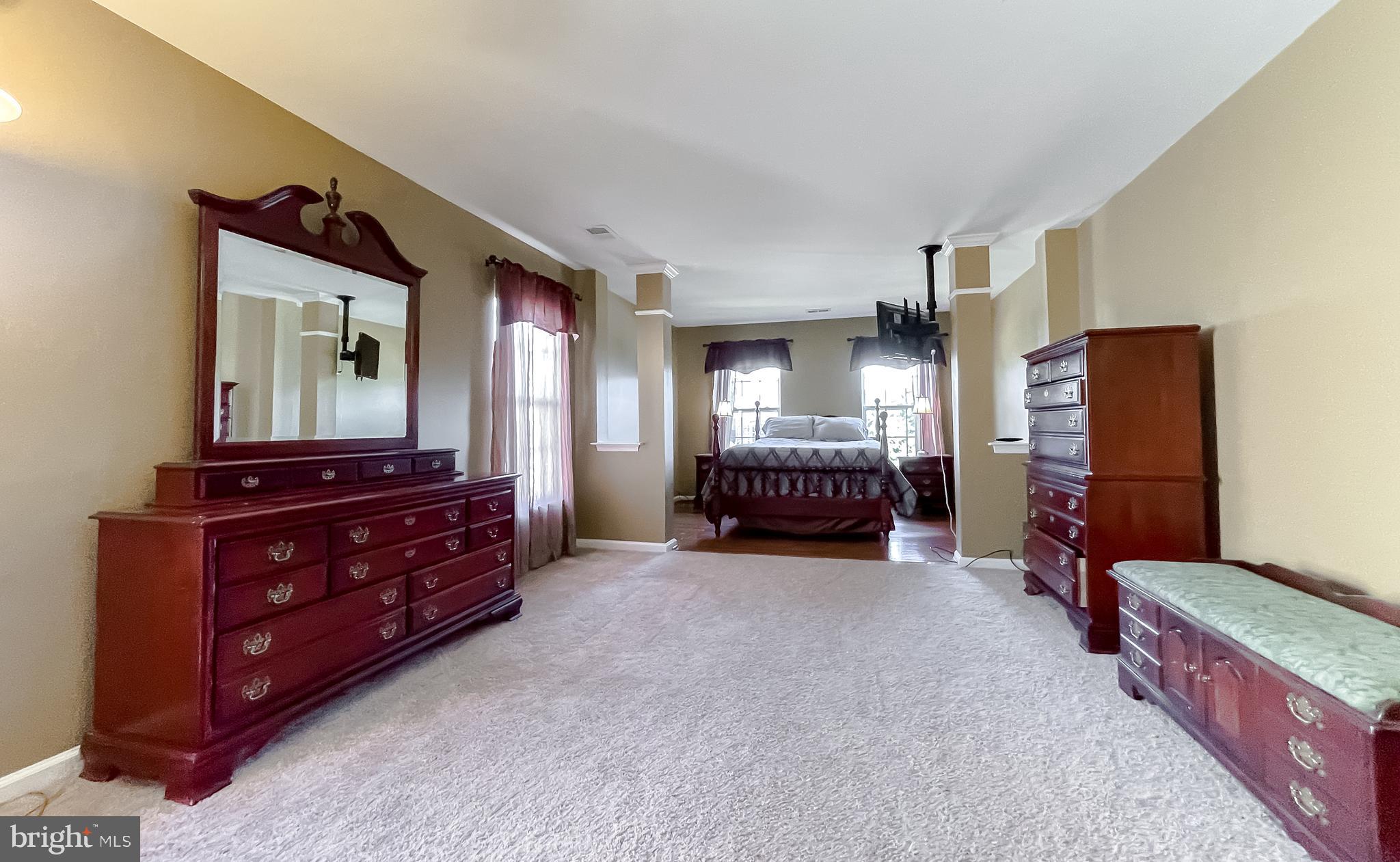 WESTBURY - Residential