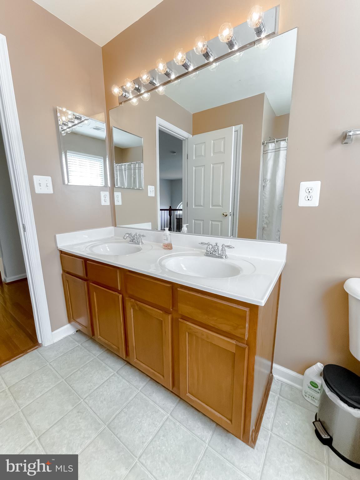 WESTBURY - Residential