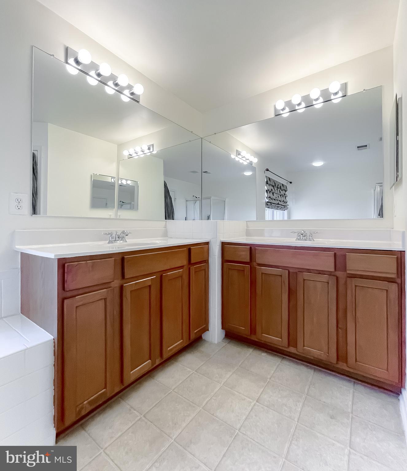 WESTBURY - Residential