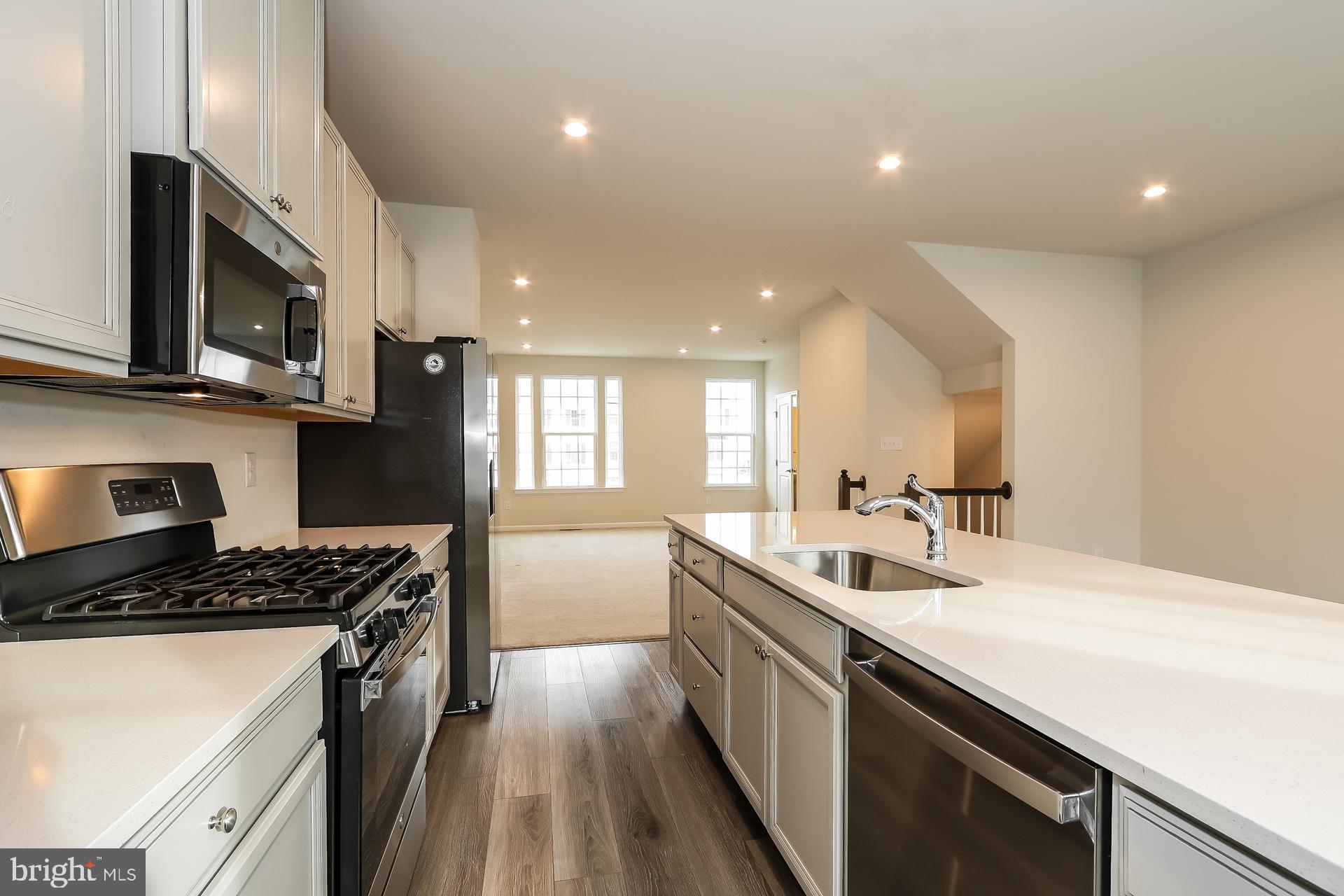 25 CONTINENTAL BOULEVARD