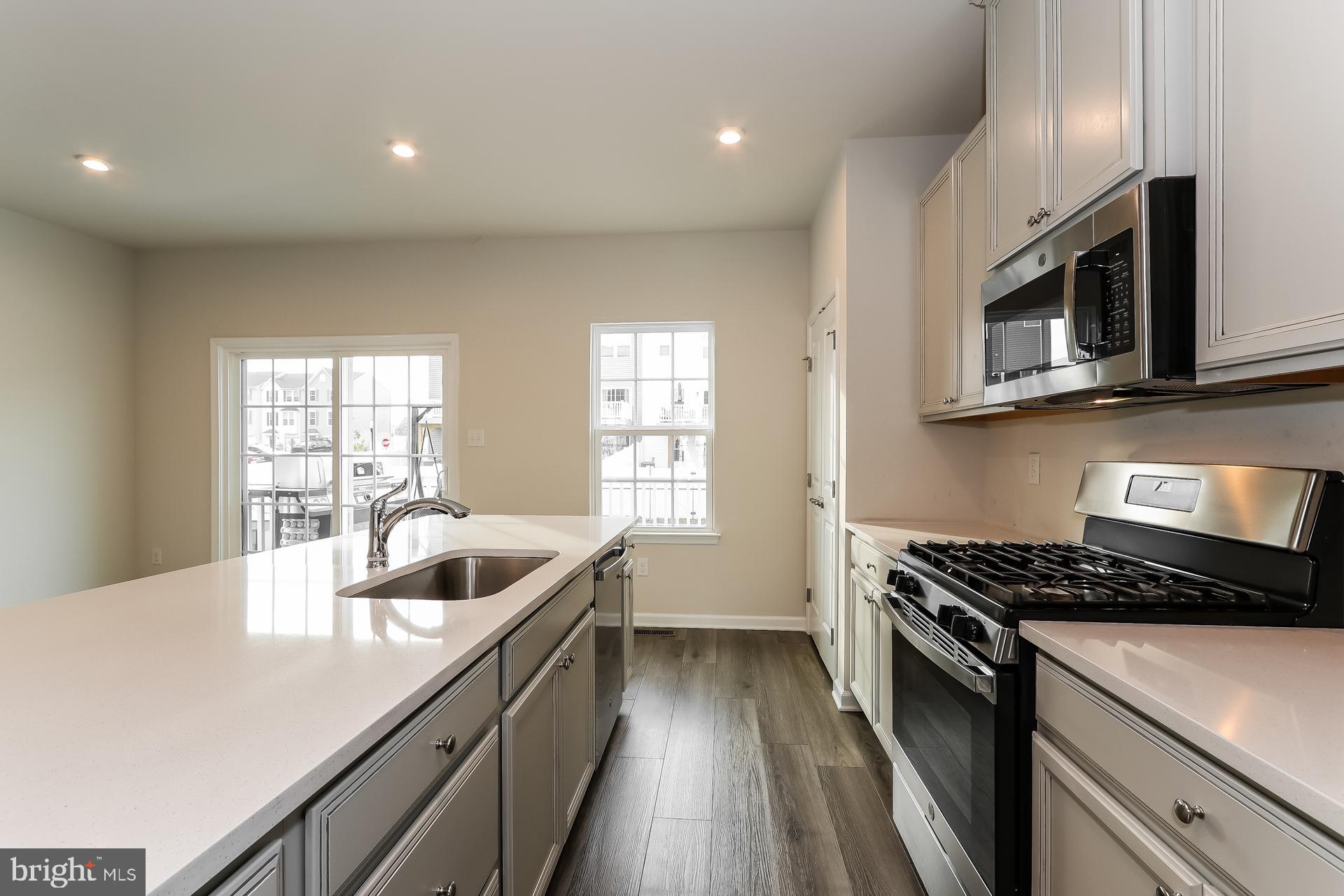 25 CONTINENTAL BOULEVARD